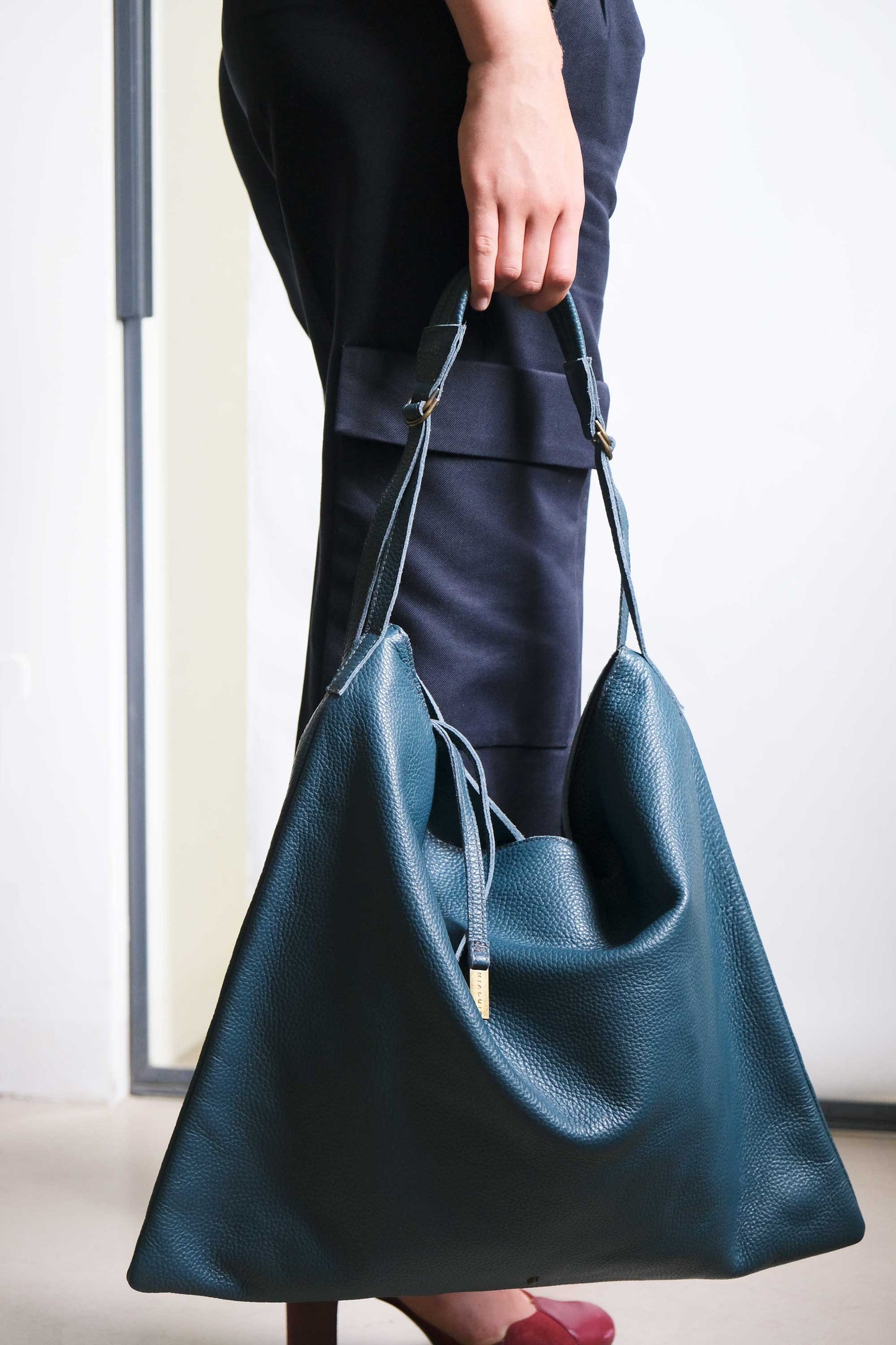 Valentina hobo bag in leather with natural grain