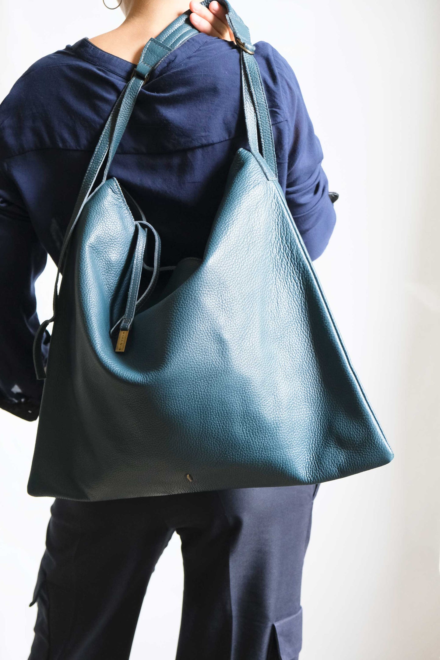 Valentina hobo bag in leather with natural grain