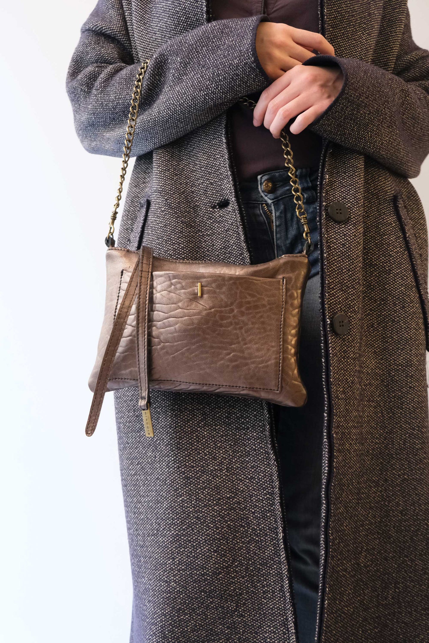 Mikin pochette in antique rose laminated mutton vegetable leather