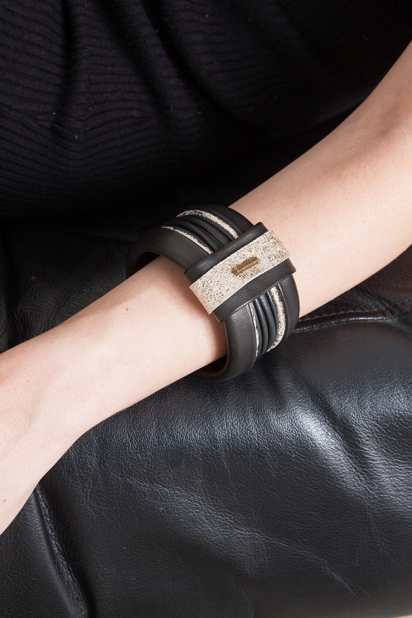 Antiope Small Lux Bangle Gold