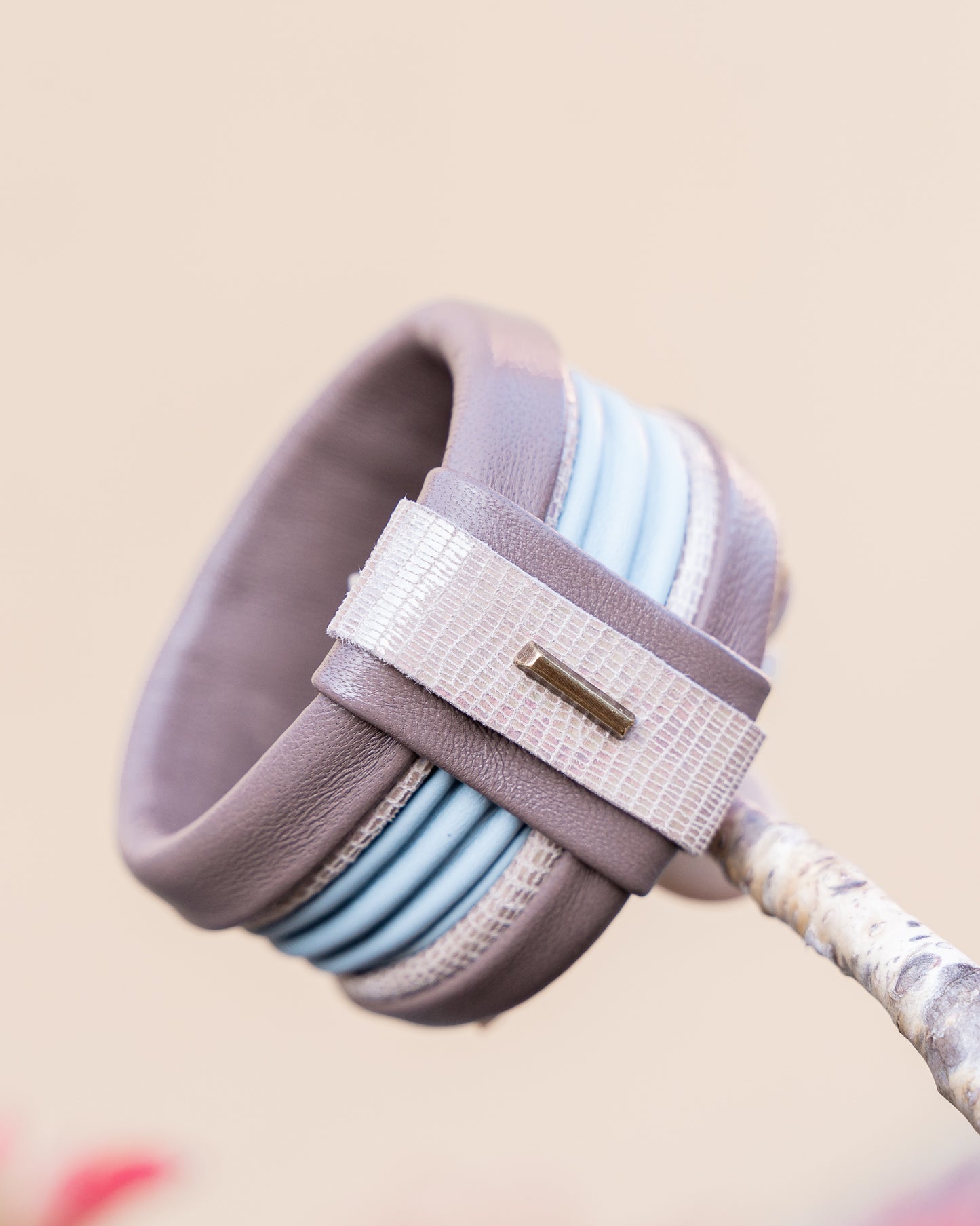 Antiope Small Lux Bangle Cielo & Taupe