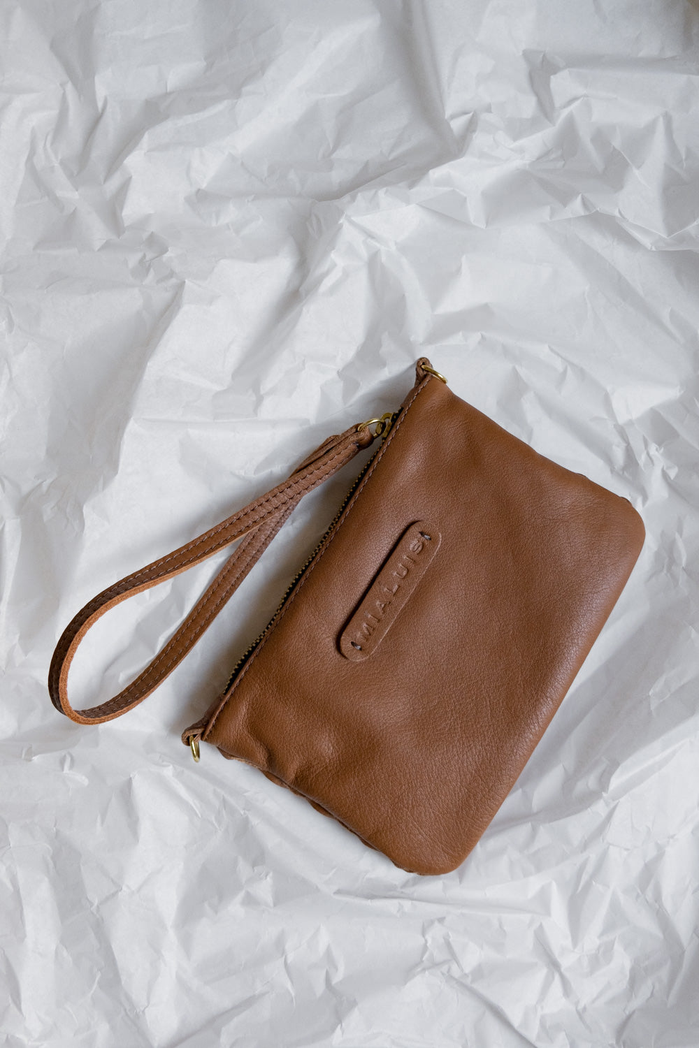 Tina pochette in cuoio perforated leather