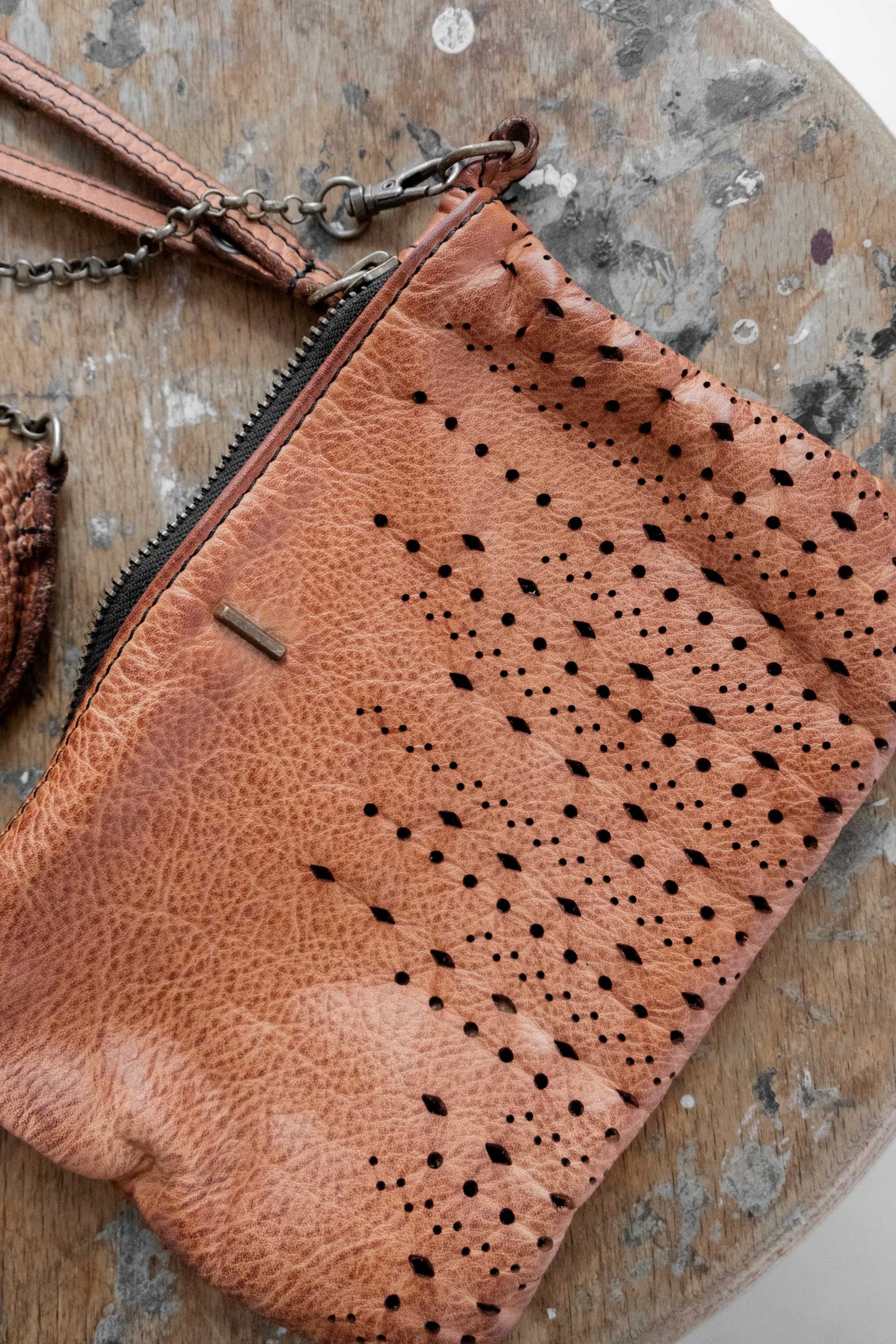 Tina pochette in diagonal biscotto Turner leather