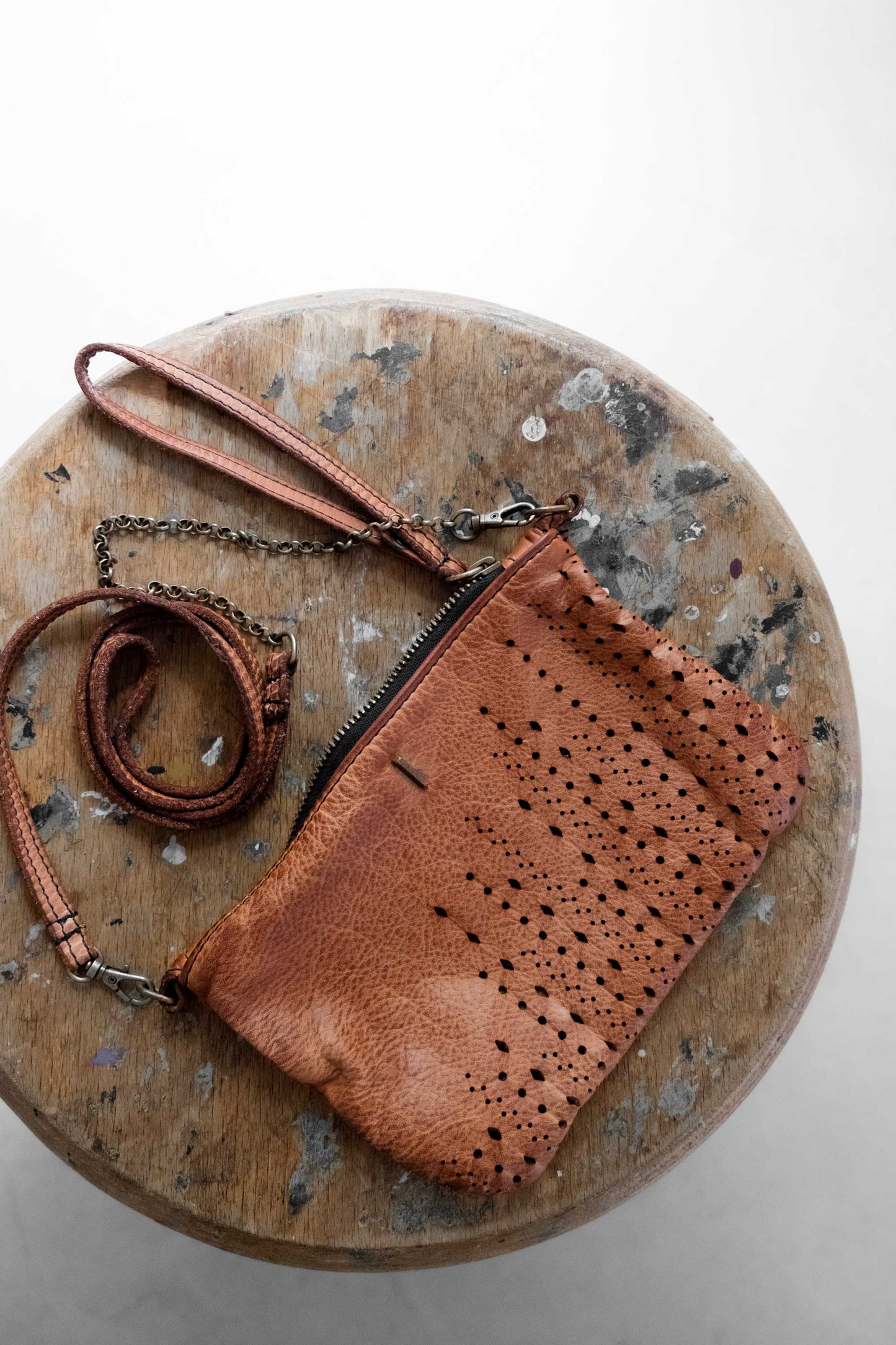Tina pochette in diagonal biscotto Turner leather