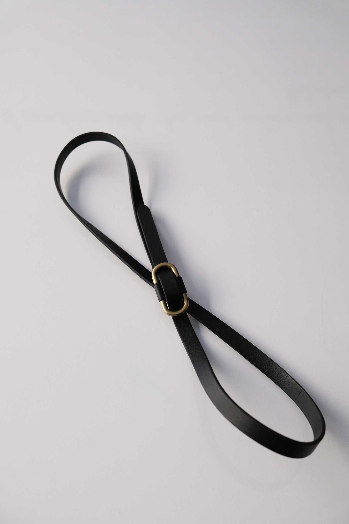 Belt adjustable loop black vegetable-tanned leather - Made in Italy -