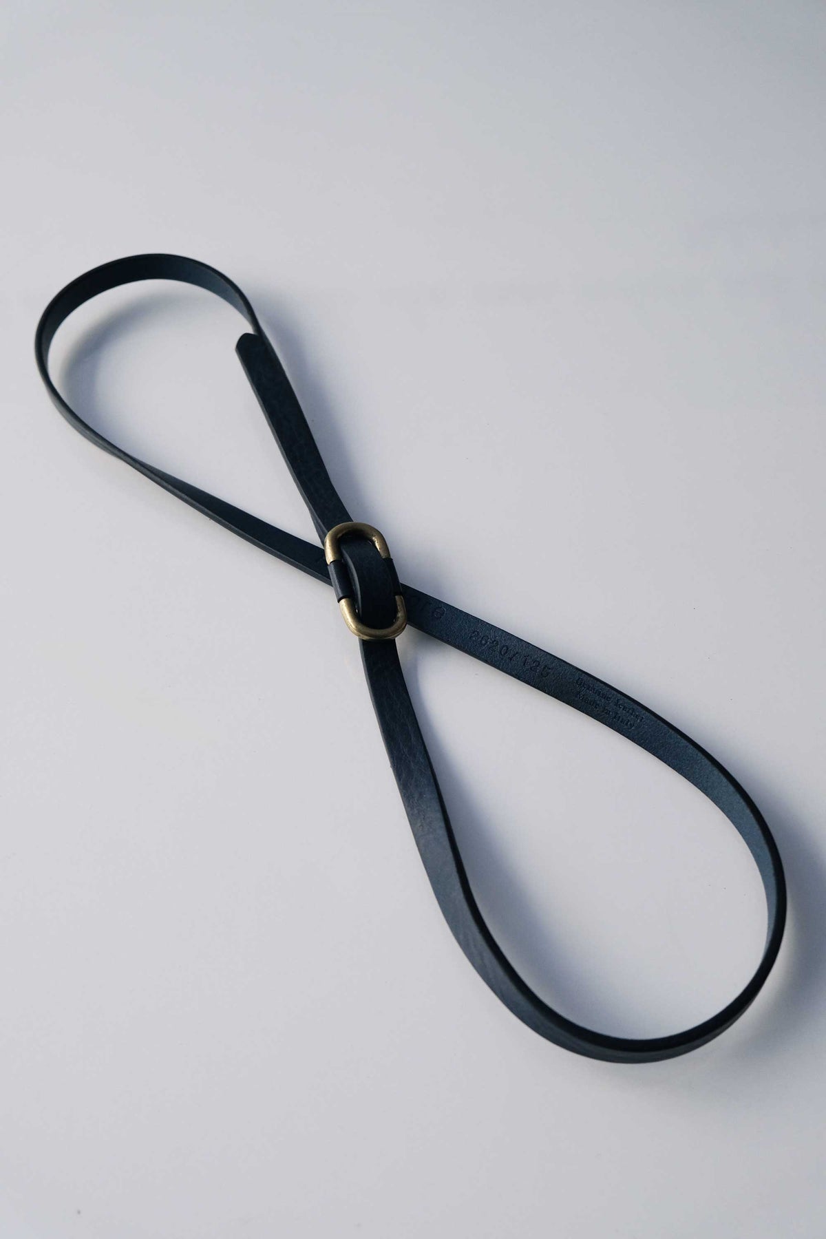 Belt adjustable loop navy vegetable-tanned leather - Made in Italy -