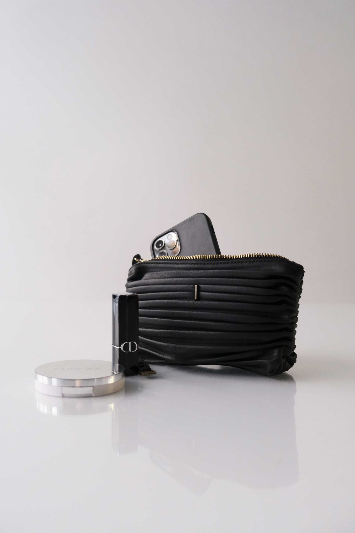 Dream stretch pochette in black pleated leather - Made in Italy -