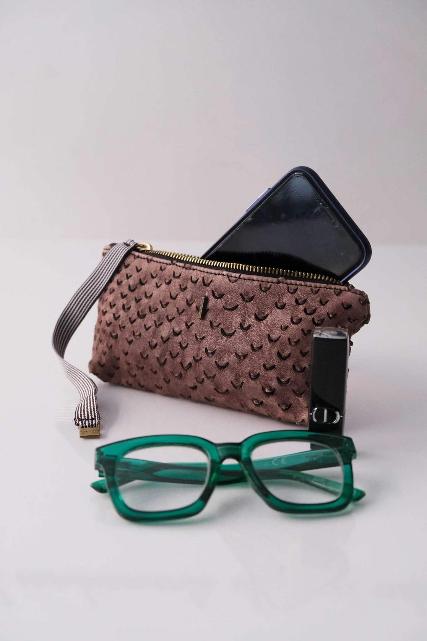 Dream Big soft taupe nappa taipan-effect pochette – The Sustainable Pochette – Made in Italy