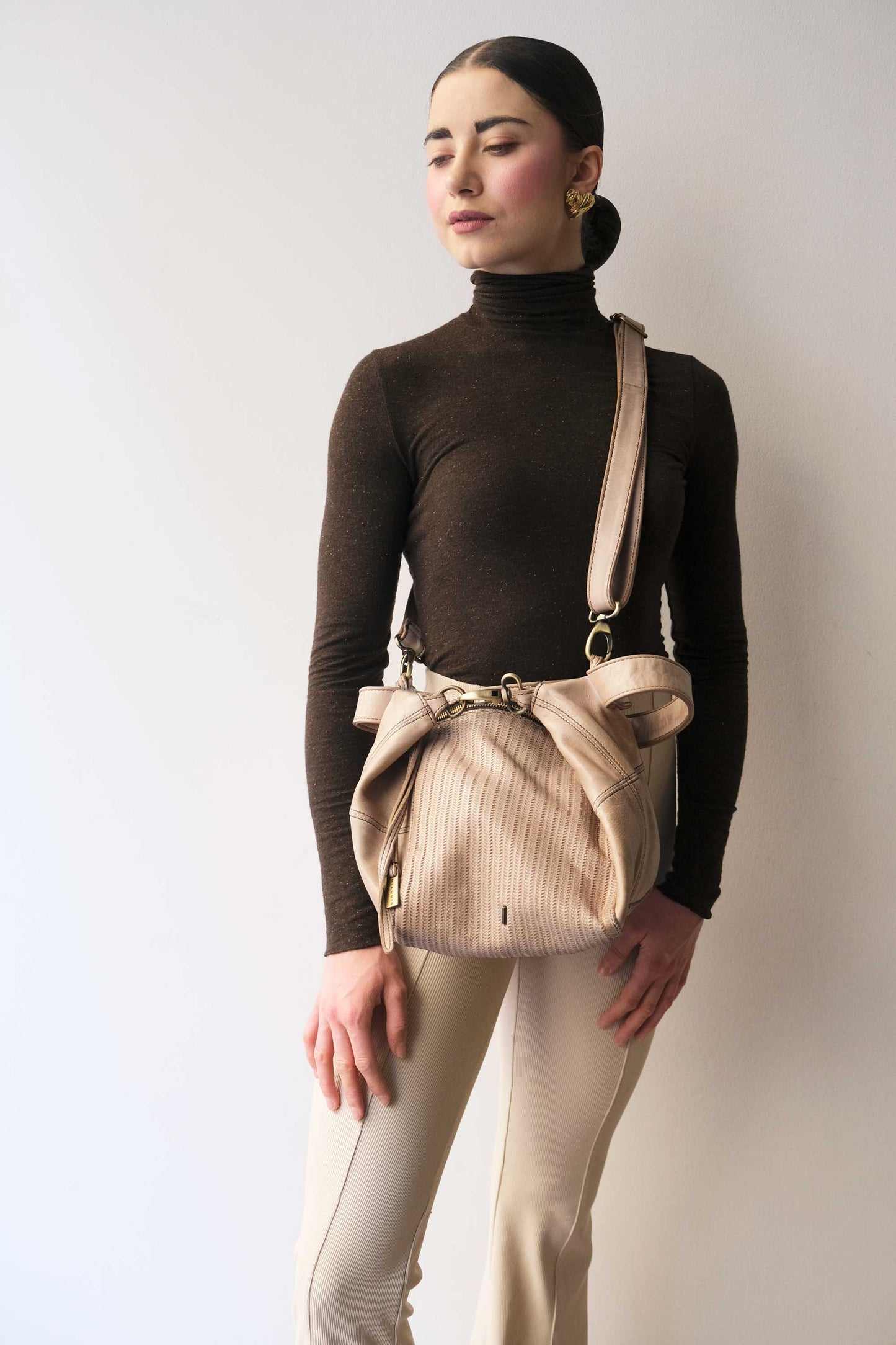 Mina media tote bag in turner sand soft leather - Made in Italy -