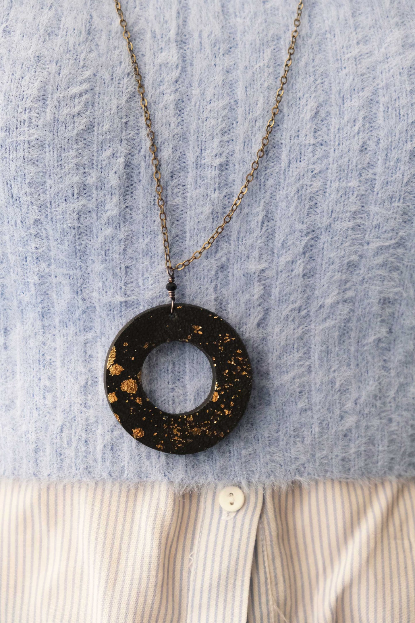 Glasses holder in navy leather – Sustainable product - Made in Italy