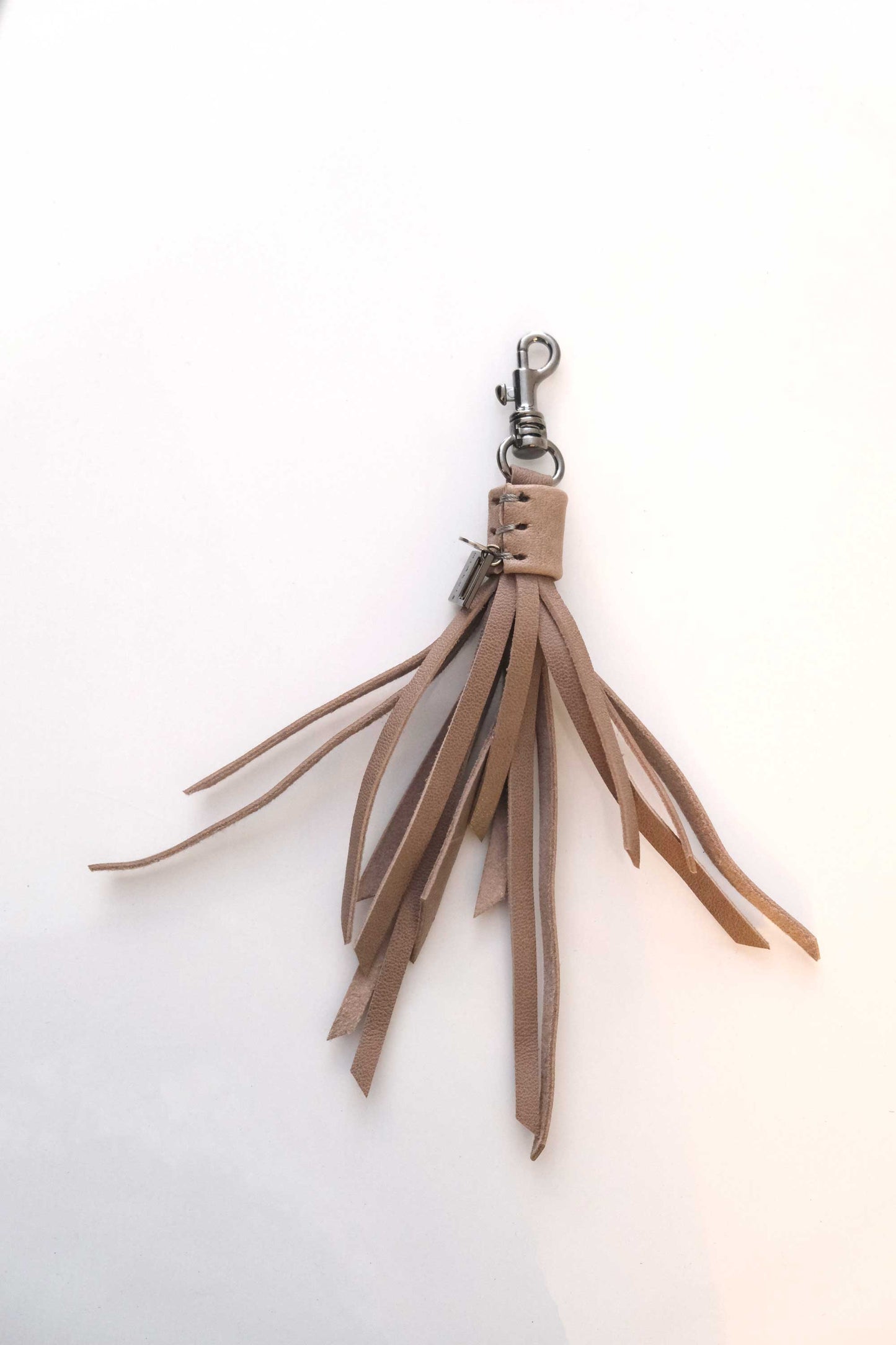 Keychain in leather taupe