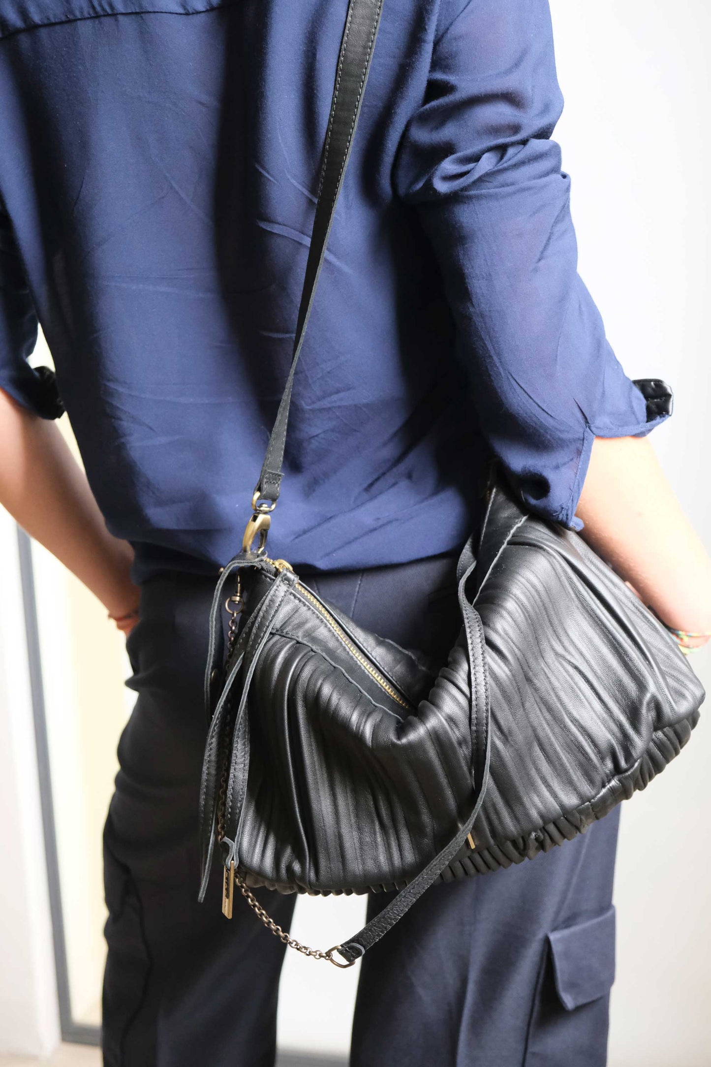 Chicca Media hobo bag in black pleated leather