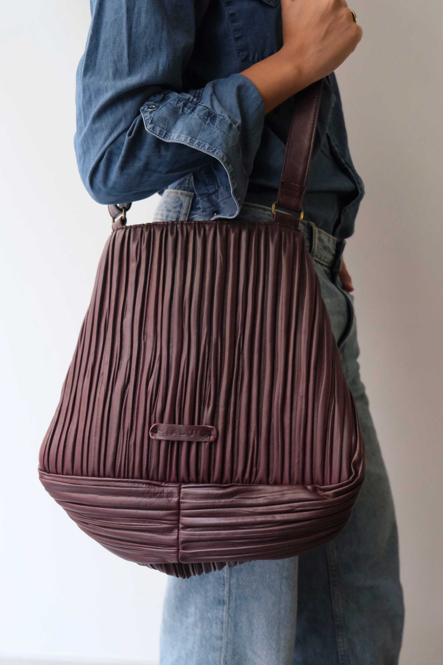 Gabri tote bag in pleated plum colour nappa leather - Made in Italy