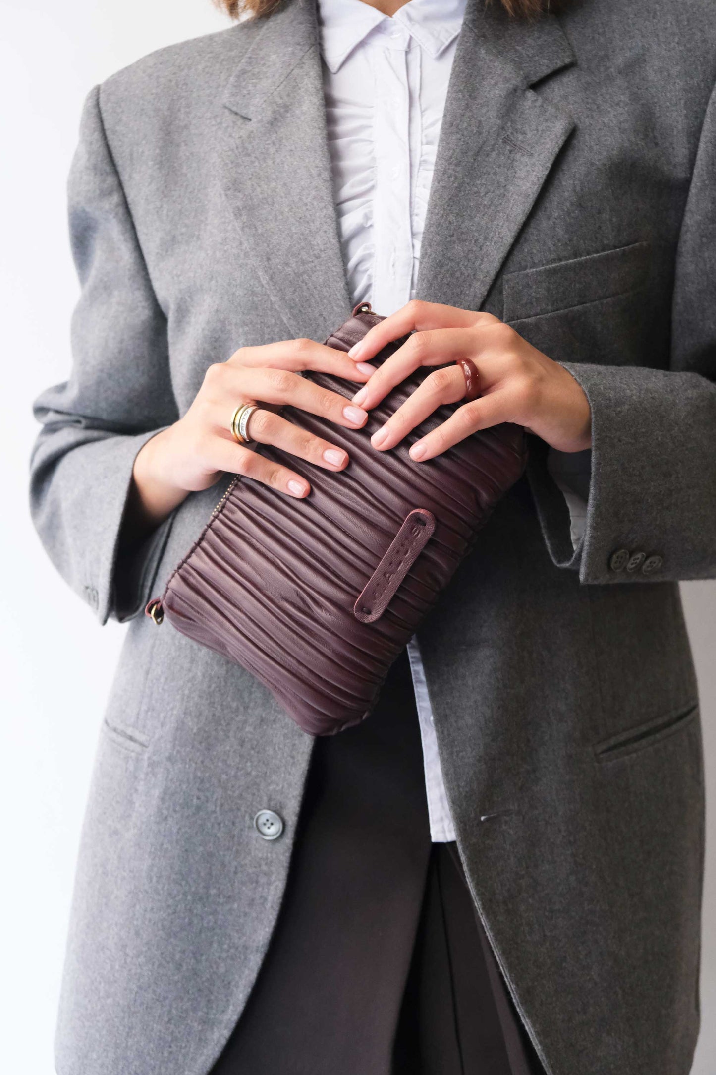 Tina pochette in plum pleated leather - Made in Italy -