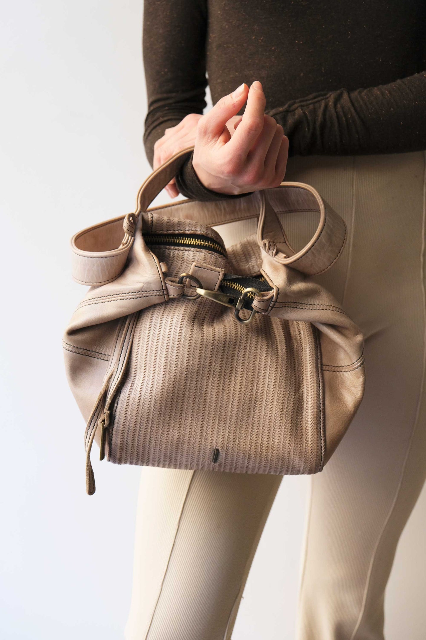 Mina media tote bag in turner sand soft leather - Made in Italy -