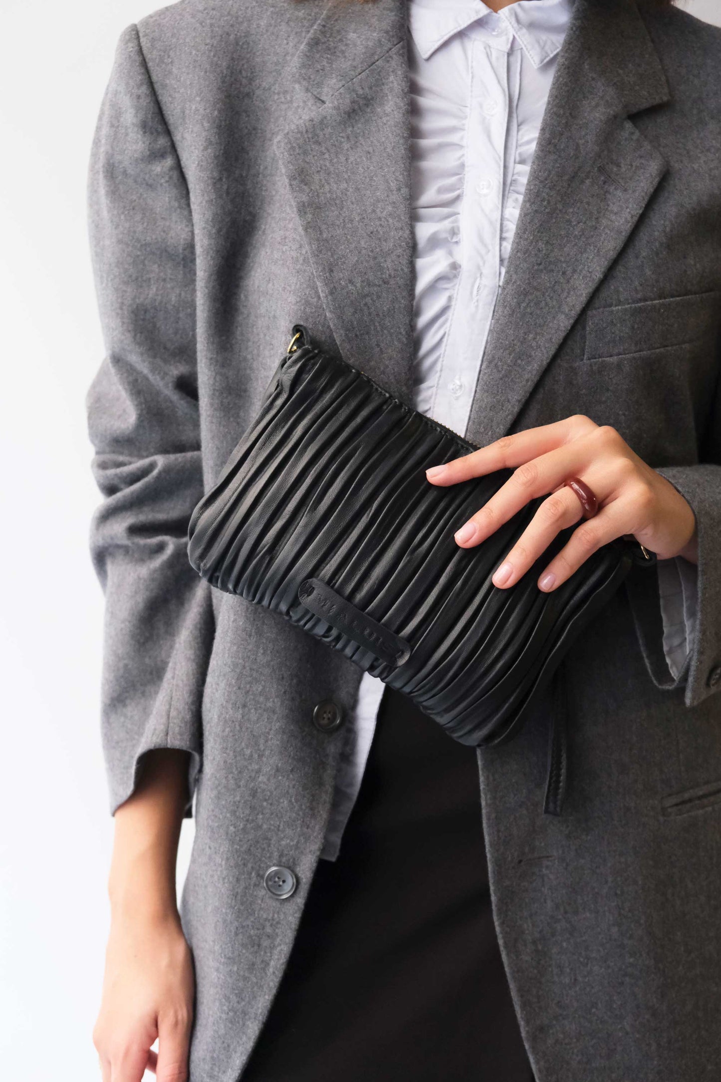 Tina pochette in black pleated leather - Made in Italy -