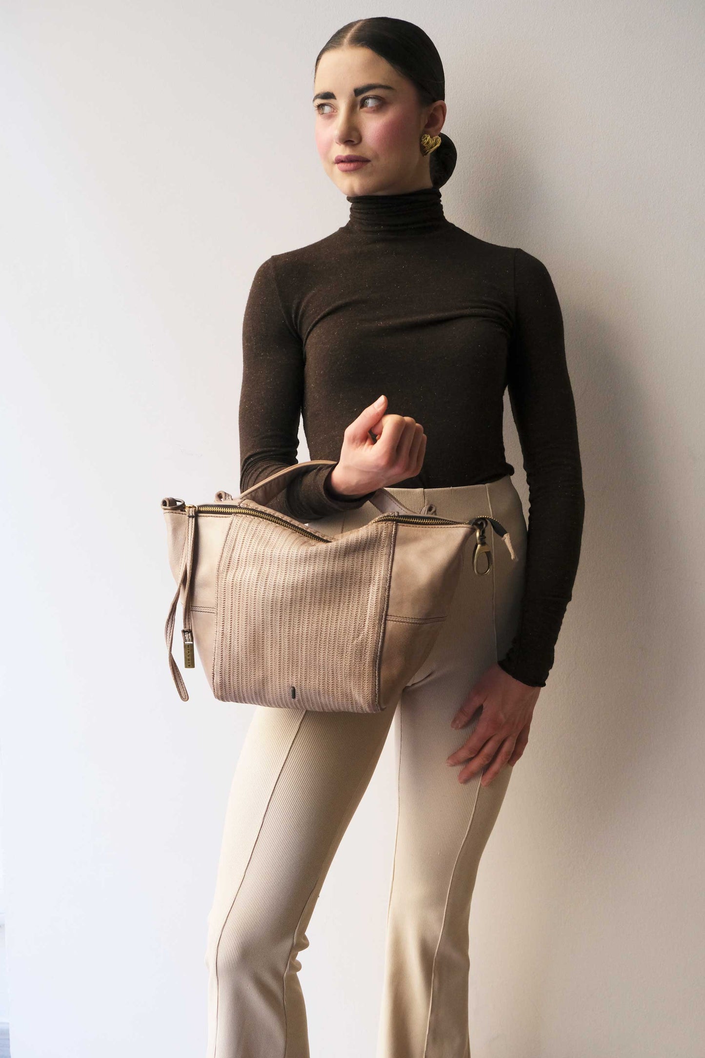 Mina media tote bag in turner sand soft leather - Made in Italy -