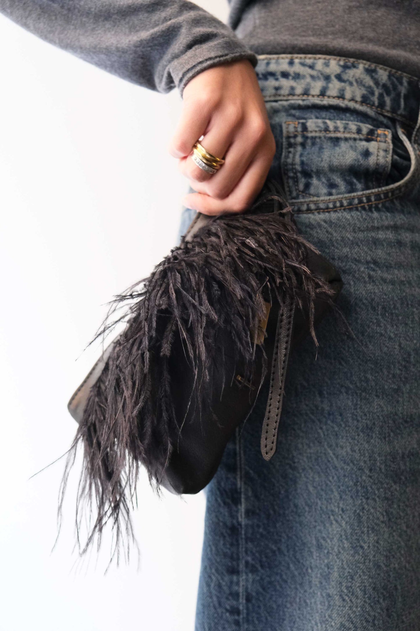 Olga pochette in black nappa leather with black feathers - Made in Italy -