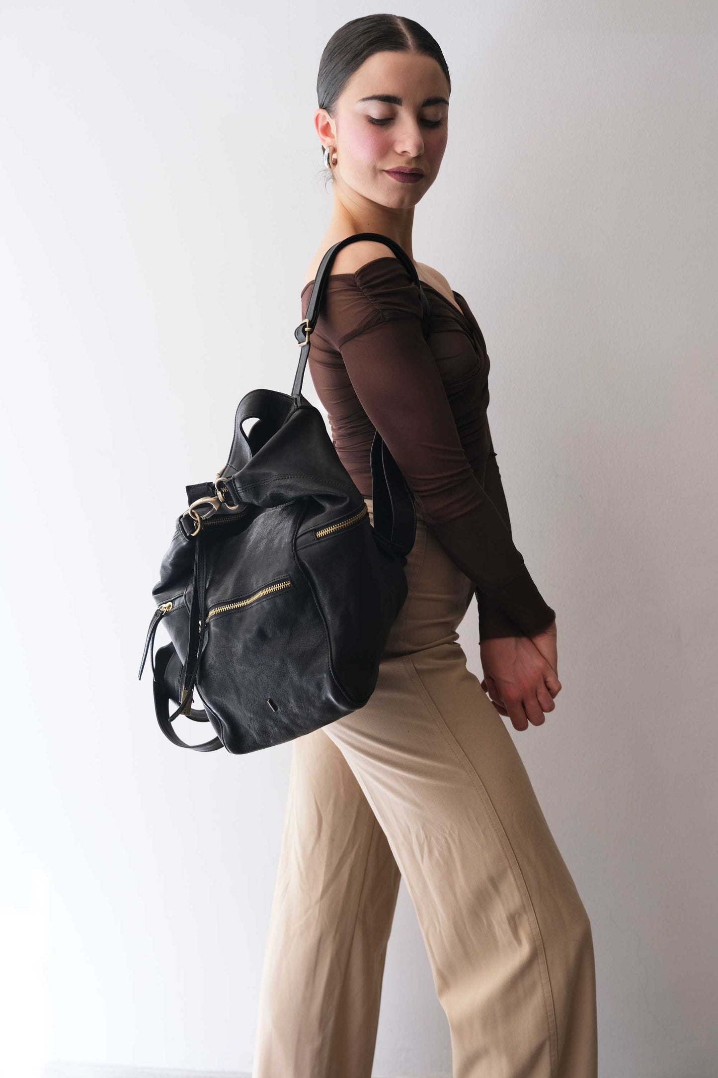 Vicky 2 zaino in nappa nera conciata al vegetale - Made in Italy -