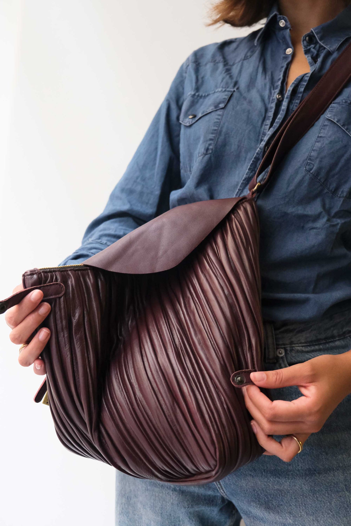 Gabri tote bag in pleated plum colour nappa leather - Made in Italy