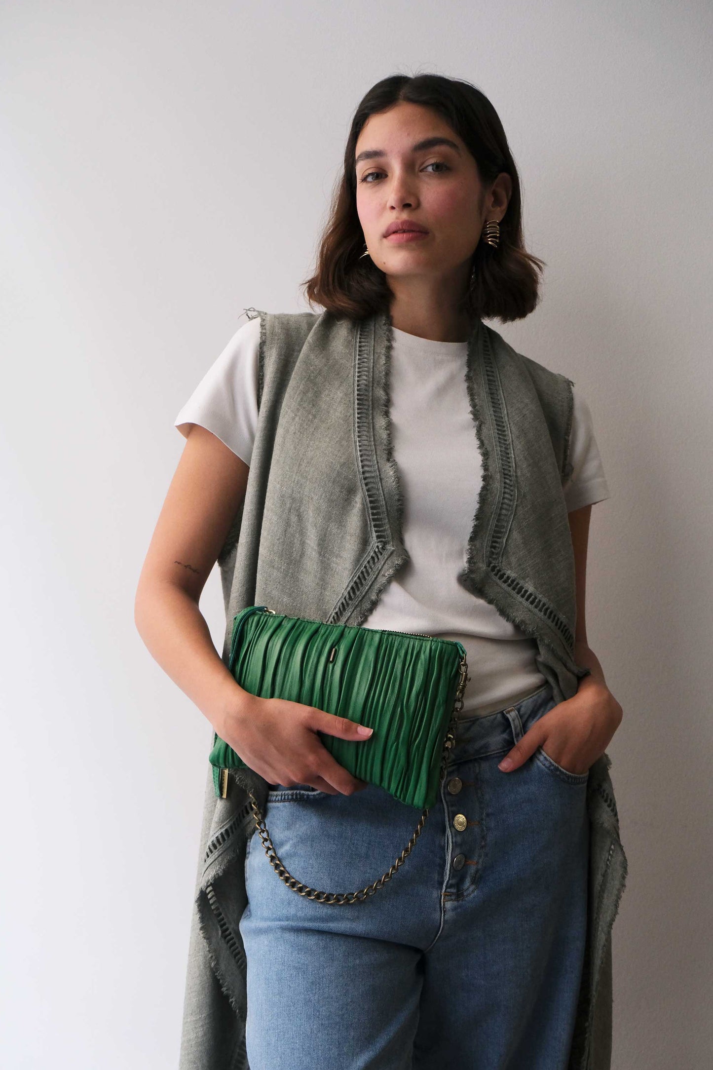 Mikin pochette in emerald pleated soft leather