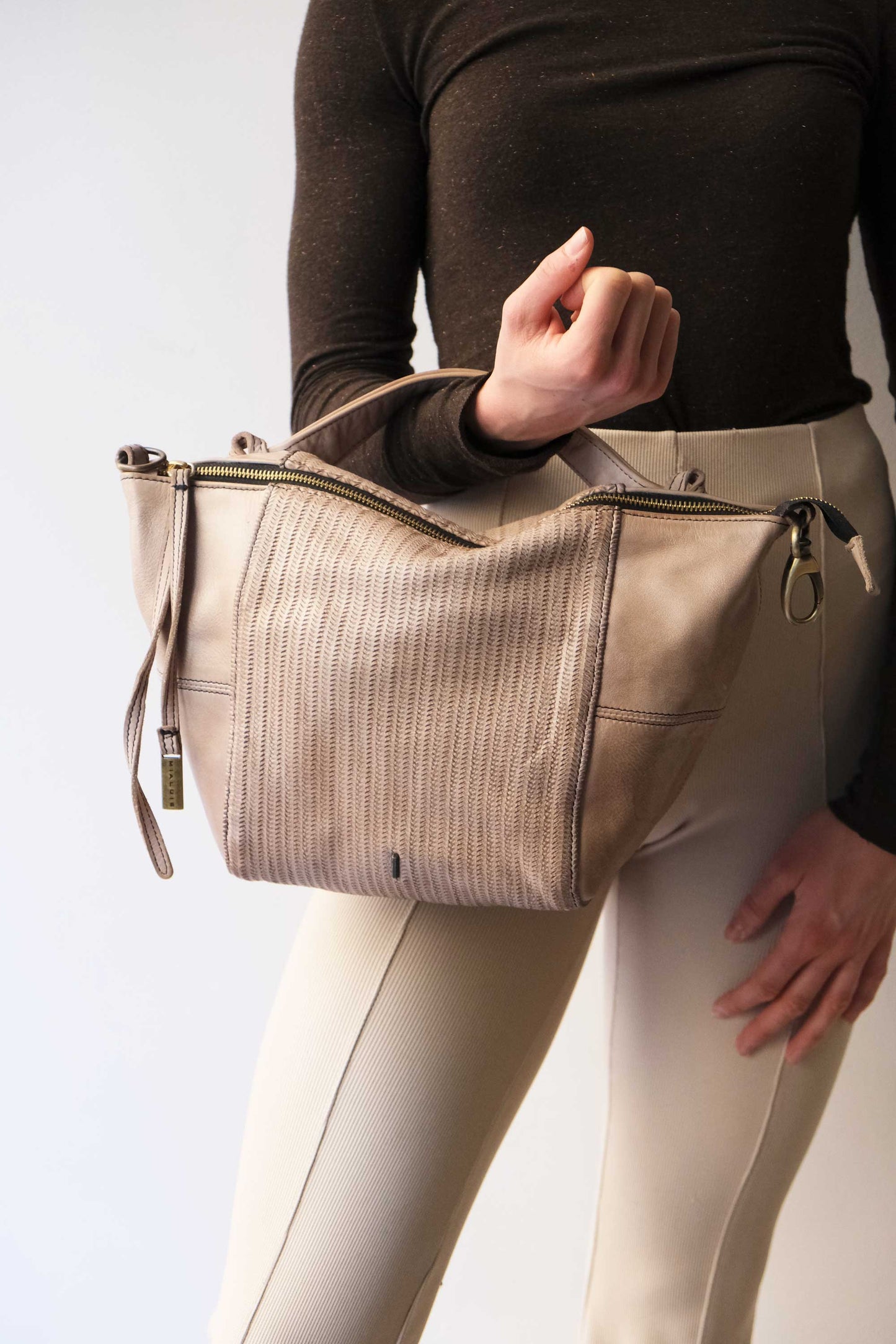 Mina media tote bag in turner sand soft leather - Made in Italy -