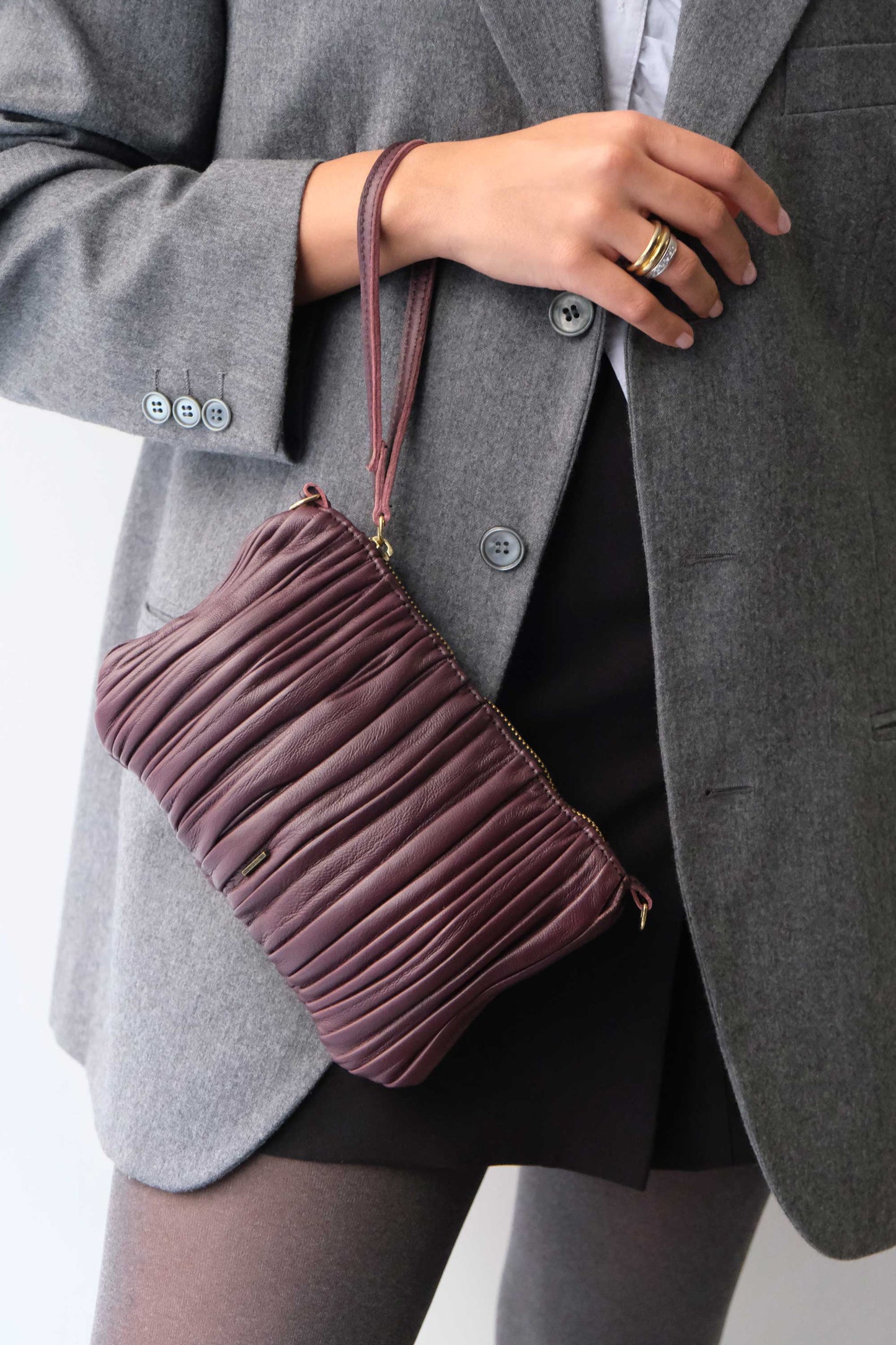 Tina pochette in plum pleated leather - Made in Italy -