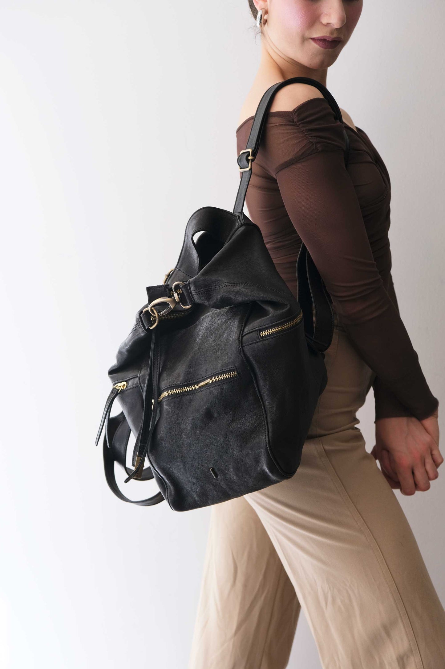 Vicky 2 zaino in nappa nera conciata al vegetale - Made in Italy -