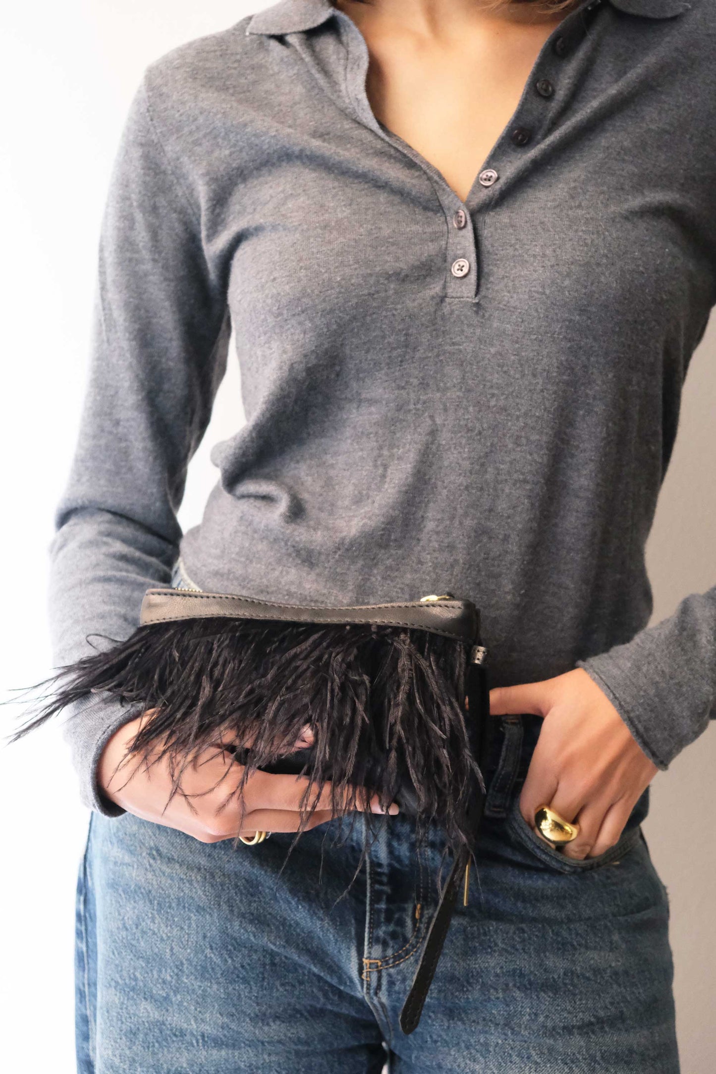 Olga pochette in black nappa leather with black feathers - Made in Italy -