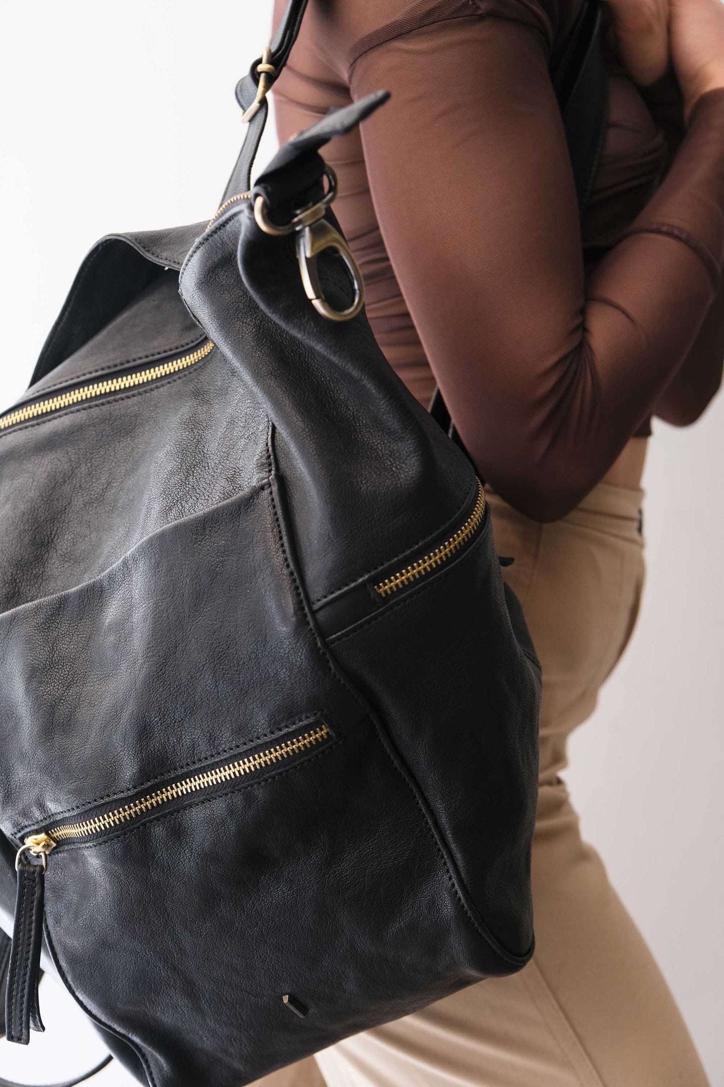 Vicky 2 zaino in nappa nera conciata al vegetale - Made in Italy -