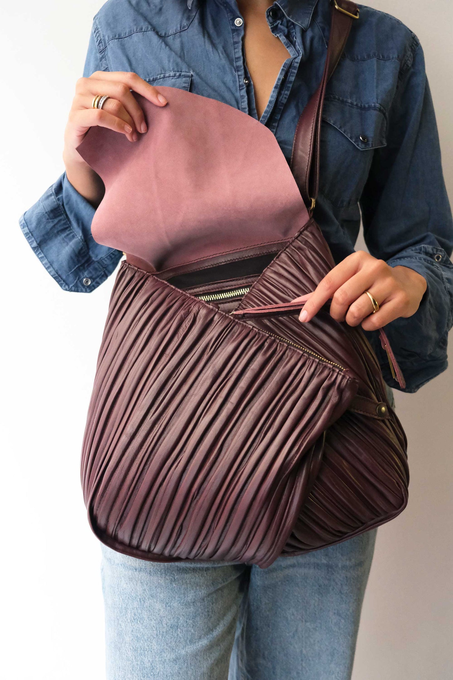 Gabri tote bag in pleated plum colour nappa leather - Made in Italy