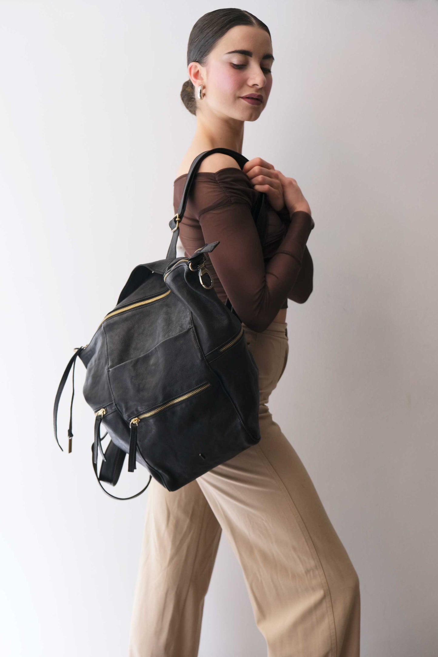 Vicky 2 zaino in nappa nera conciata al vegetale - Made in Italy -