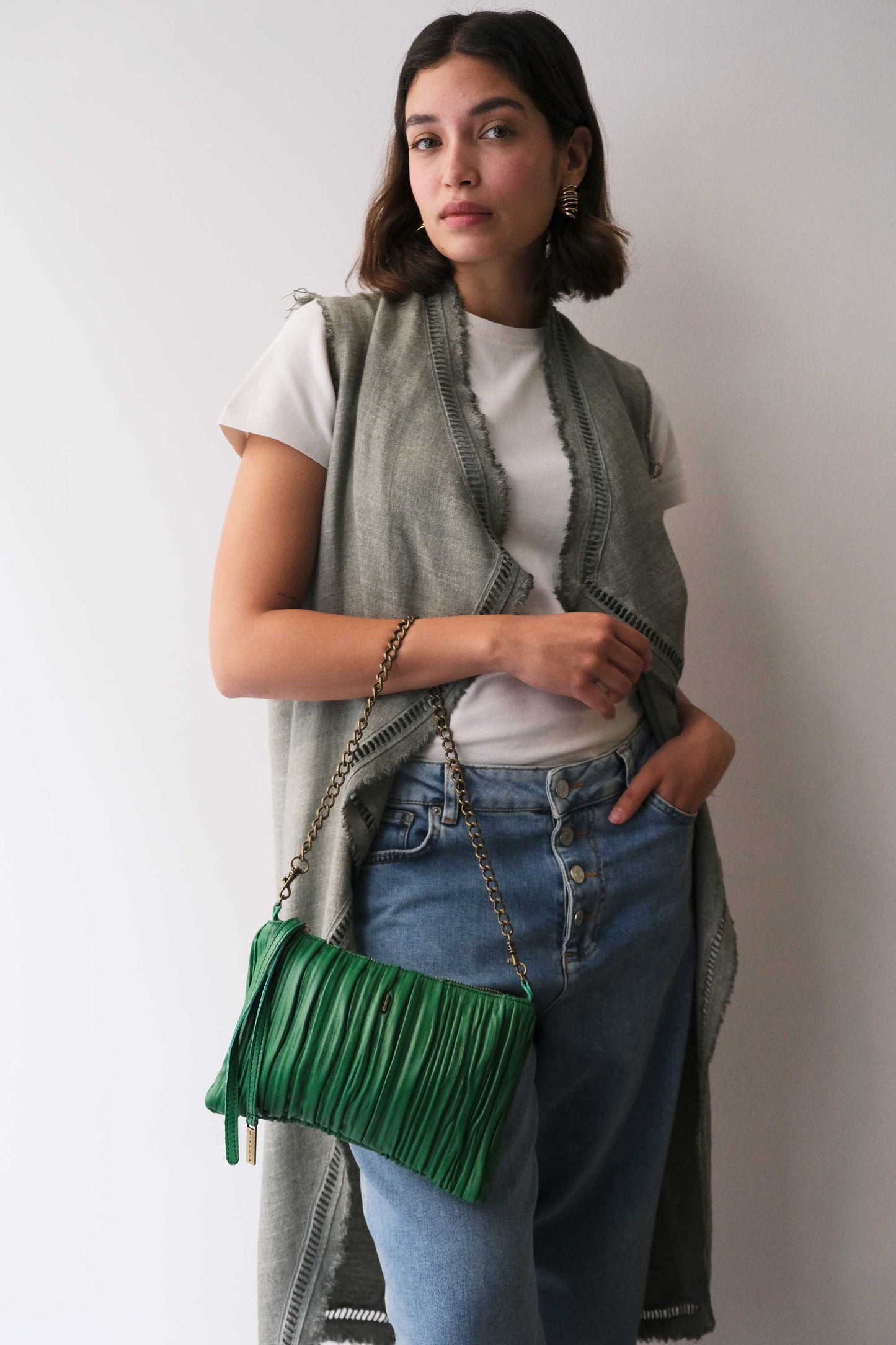 Mikin pochette in emerald pleated soft leather