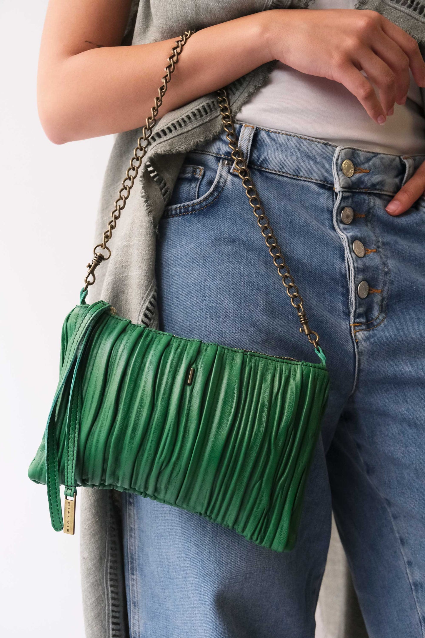 Mikin pochette in emerald pleated soft leather