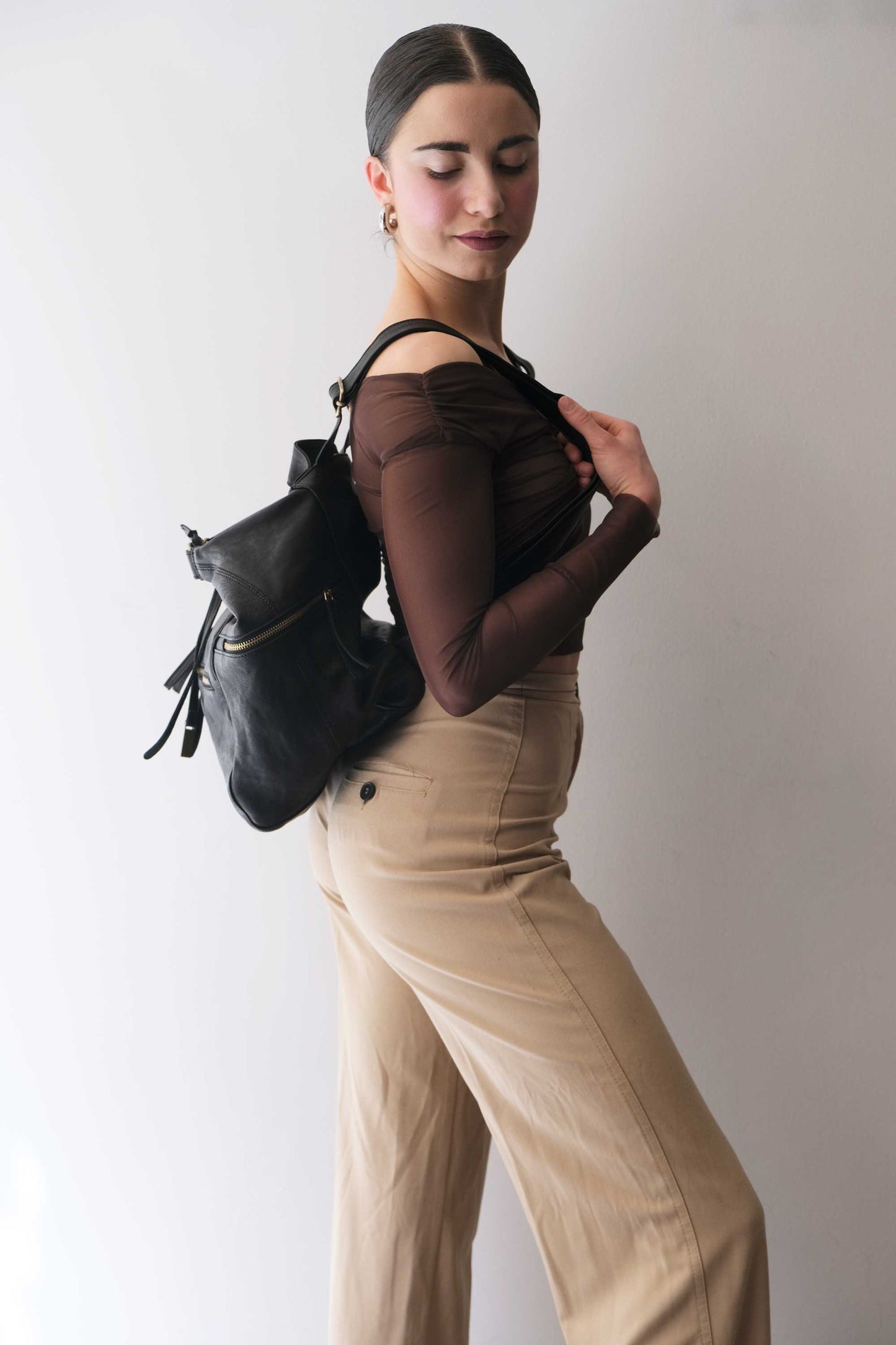 Vicky 2 zaino in nappa nera conciata al vegetale - Made in Italy -
