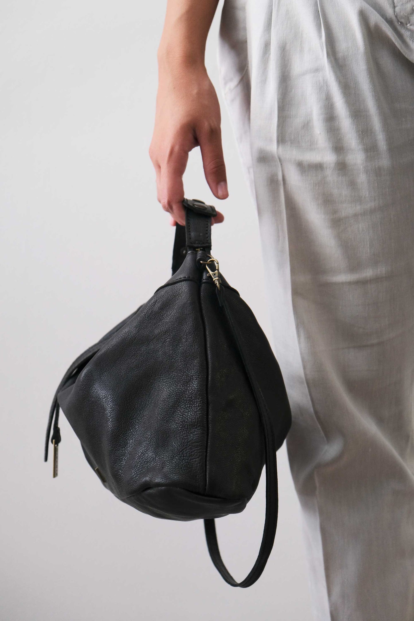 Chicca MediA hobo bag in black nappa vegetable leather - Made in Italy -