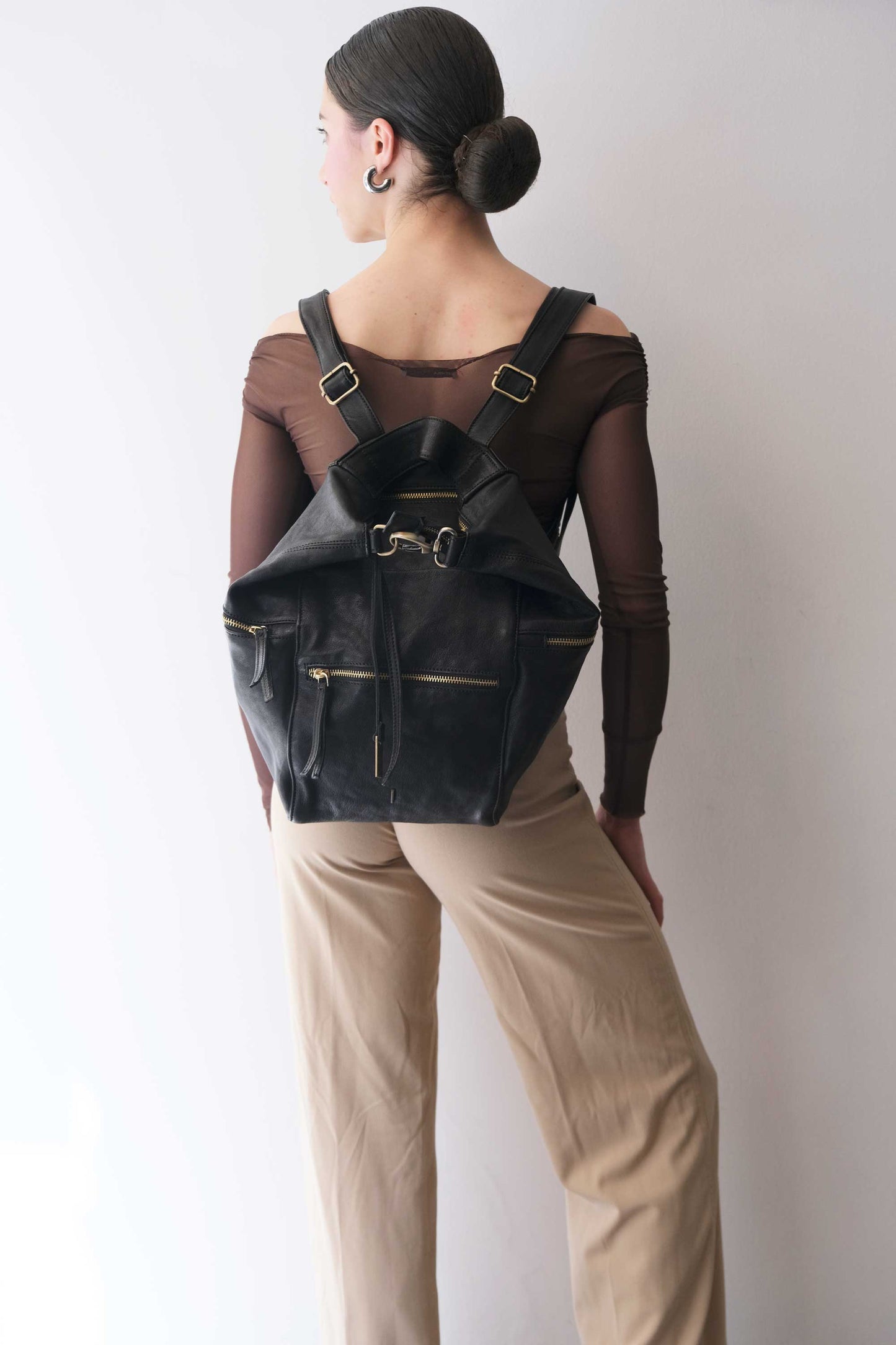 Vicky 2 zaino in nappa nera conciata al vegetale - Made in Italy -