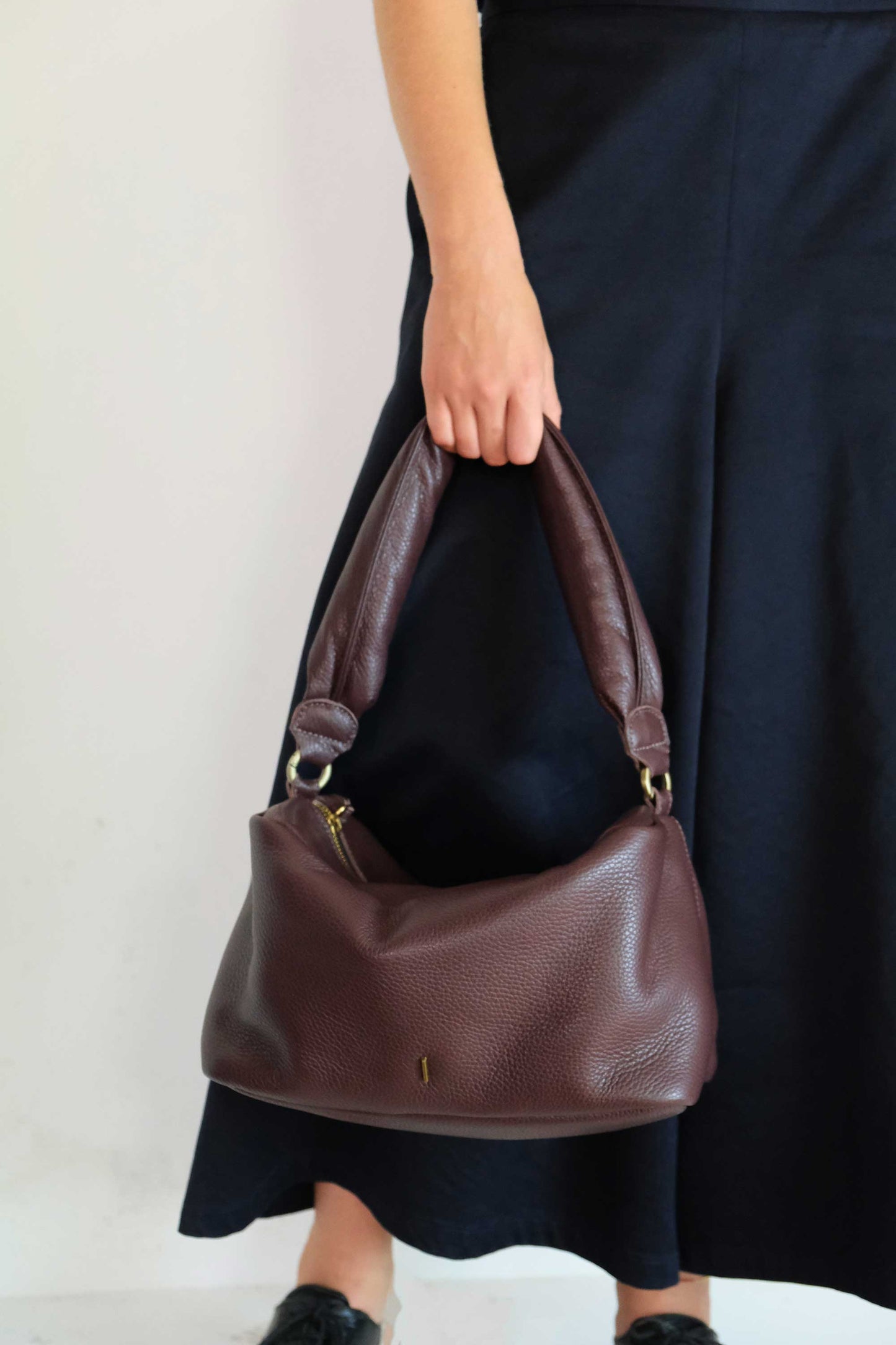 Bobo Torchon top handle bag in leather with natural grain