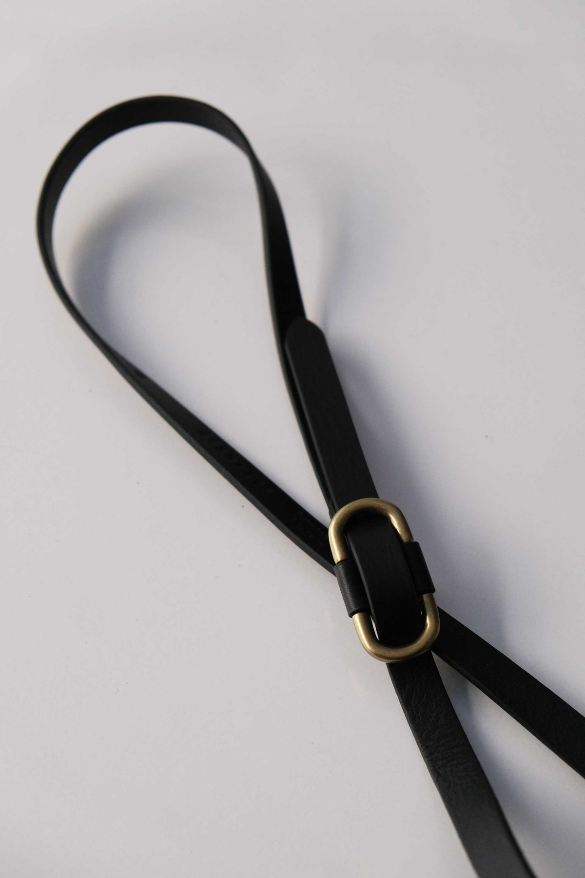 Belt adjustable loop black vegetable-tanned leather - Made in Italy -