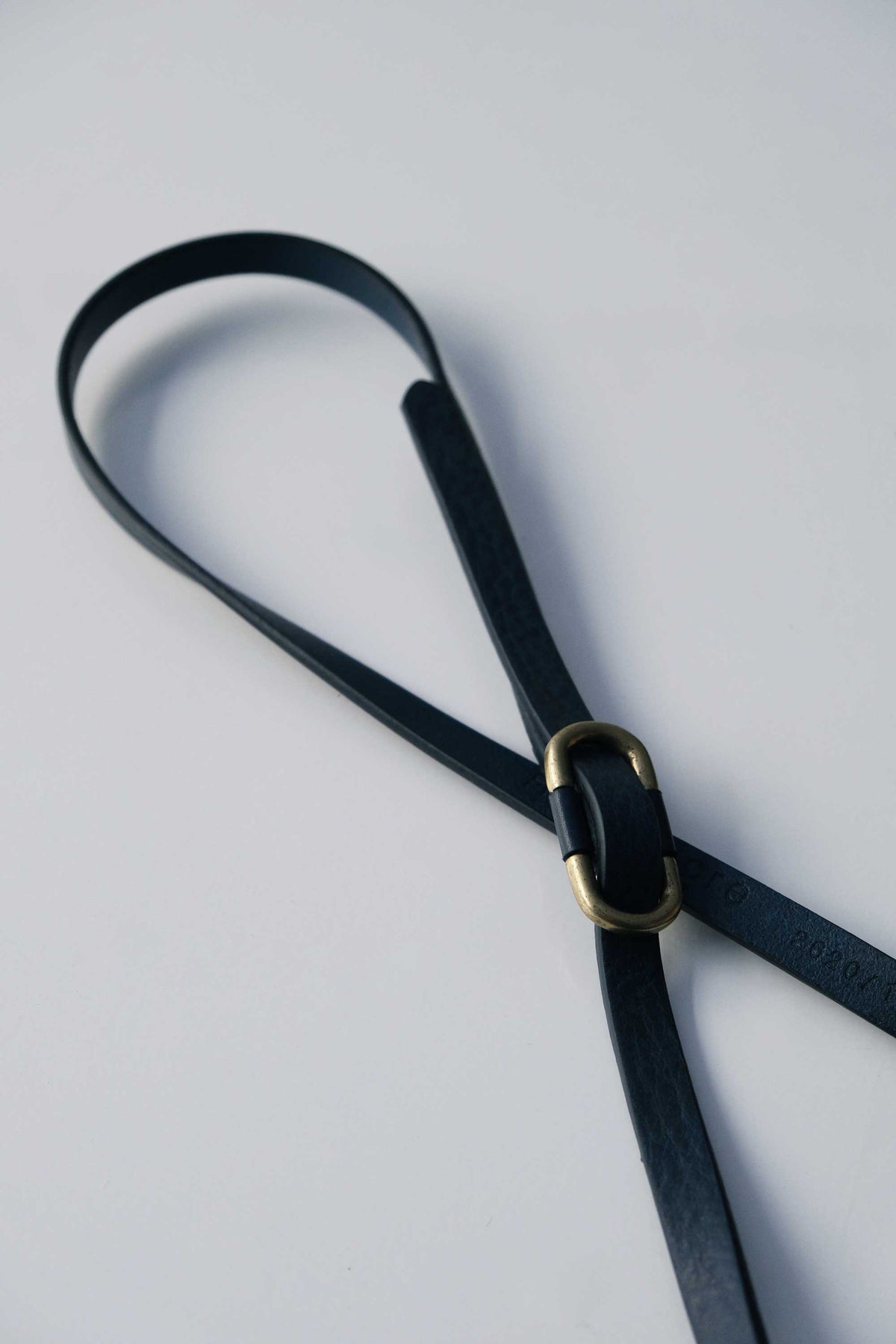 Belt adjustable loop navy vegetable-tanned leather - Made in Italy -