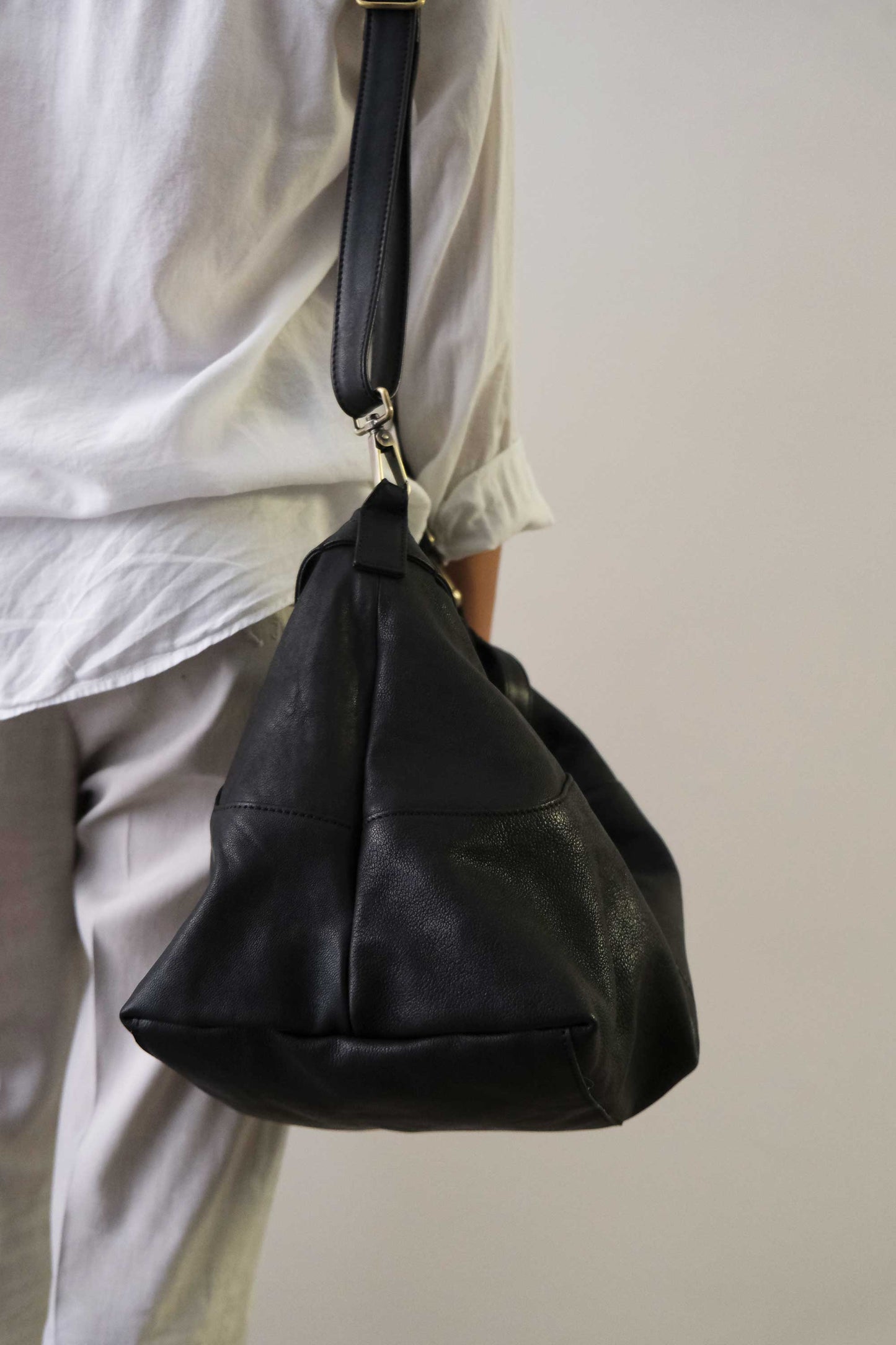 Cloudy crossbody bag in black nappa leather - Made in Italy -