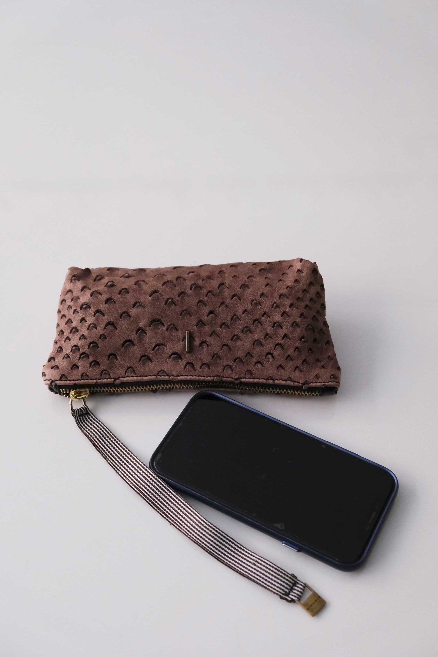 Dream Big soft taupe nappa taipan-effect pochette – The Sustainable Pochette – Made in Italy
