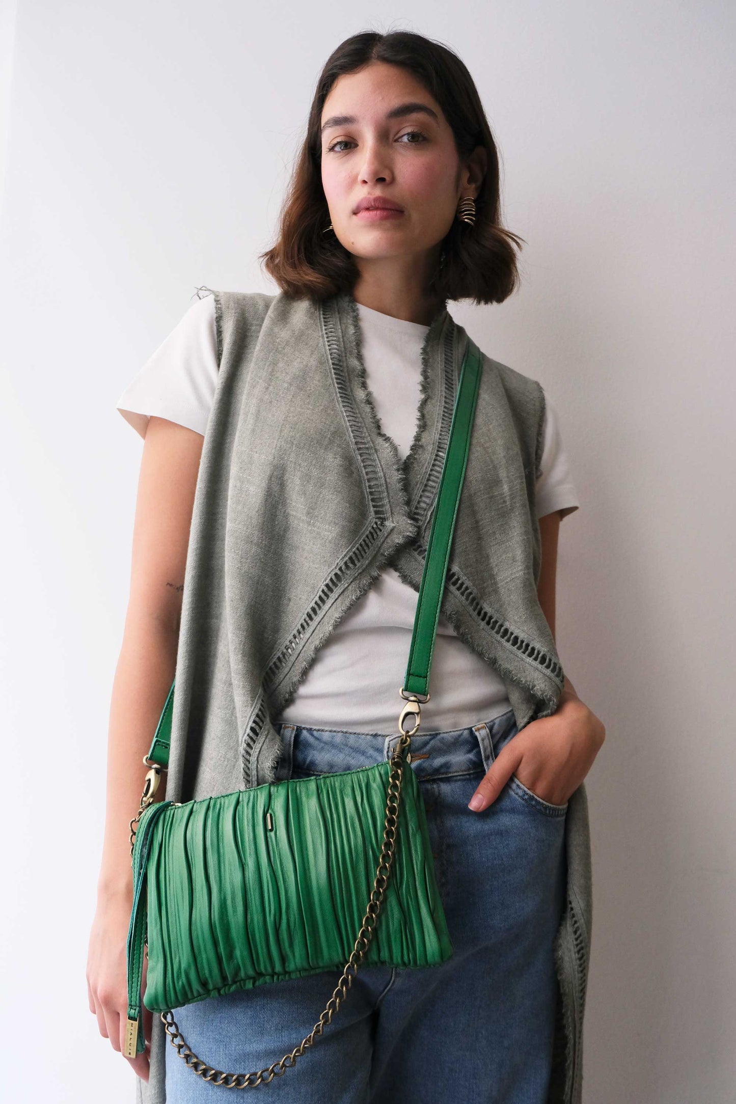 Mikin pochette in emerald pleated soft leather