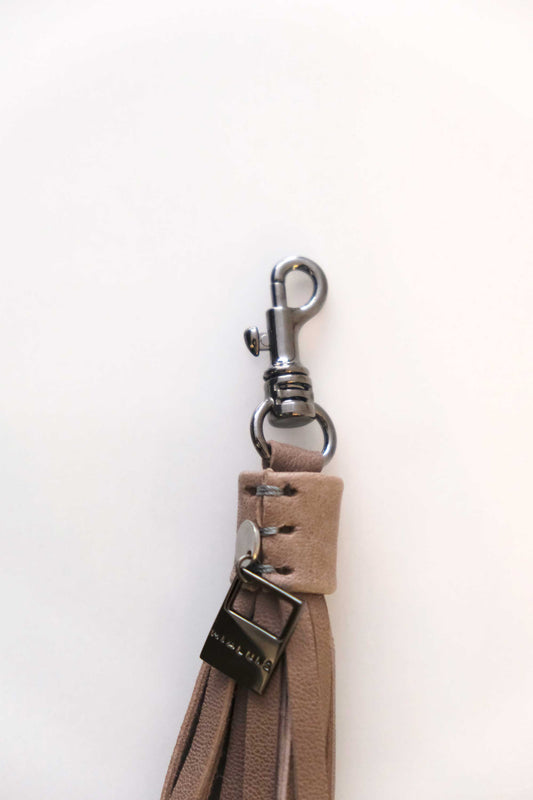 Keychain in leather taupe