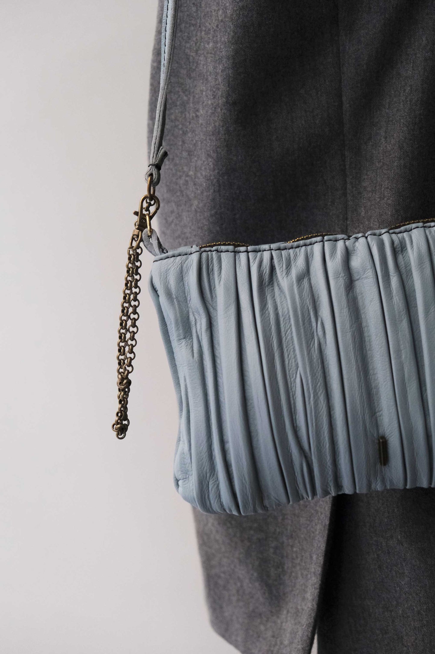 Tina pochette in sky blue pleated leather - Made in Italy -