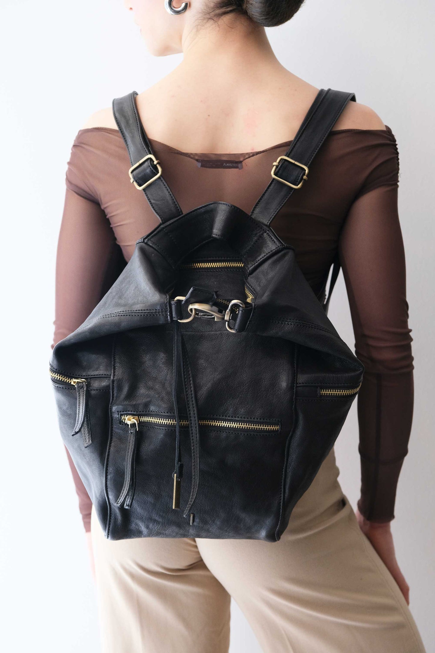 Vicky 2 zaino in nappa nera conciata al vegetale - Made in Italy -