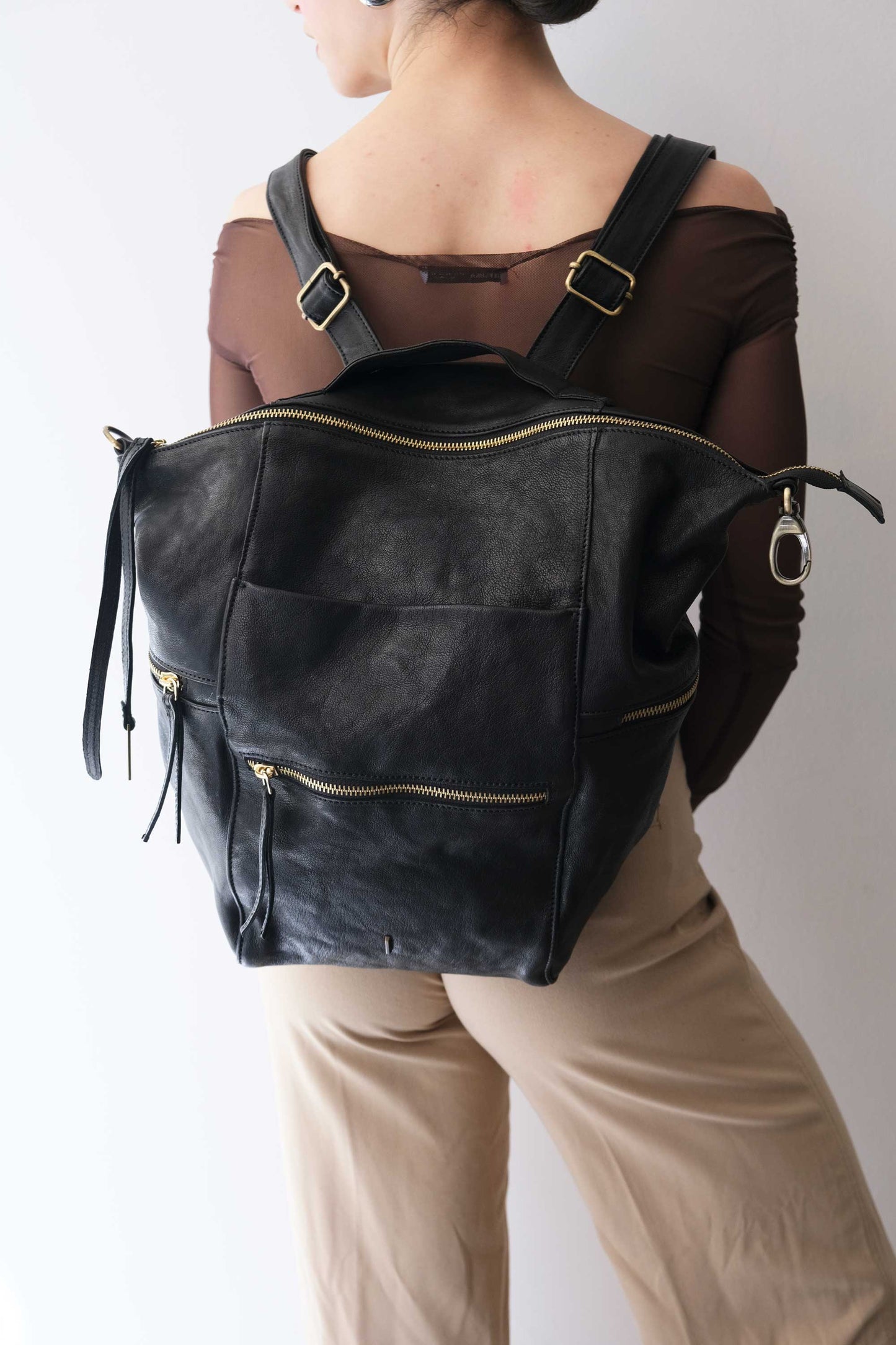 Vicky 2 zaino in nappa nera conciata al vegetale - Made in Italy -