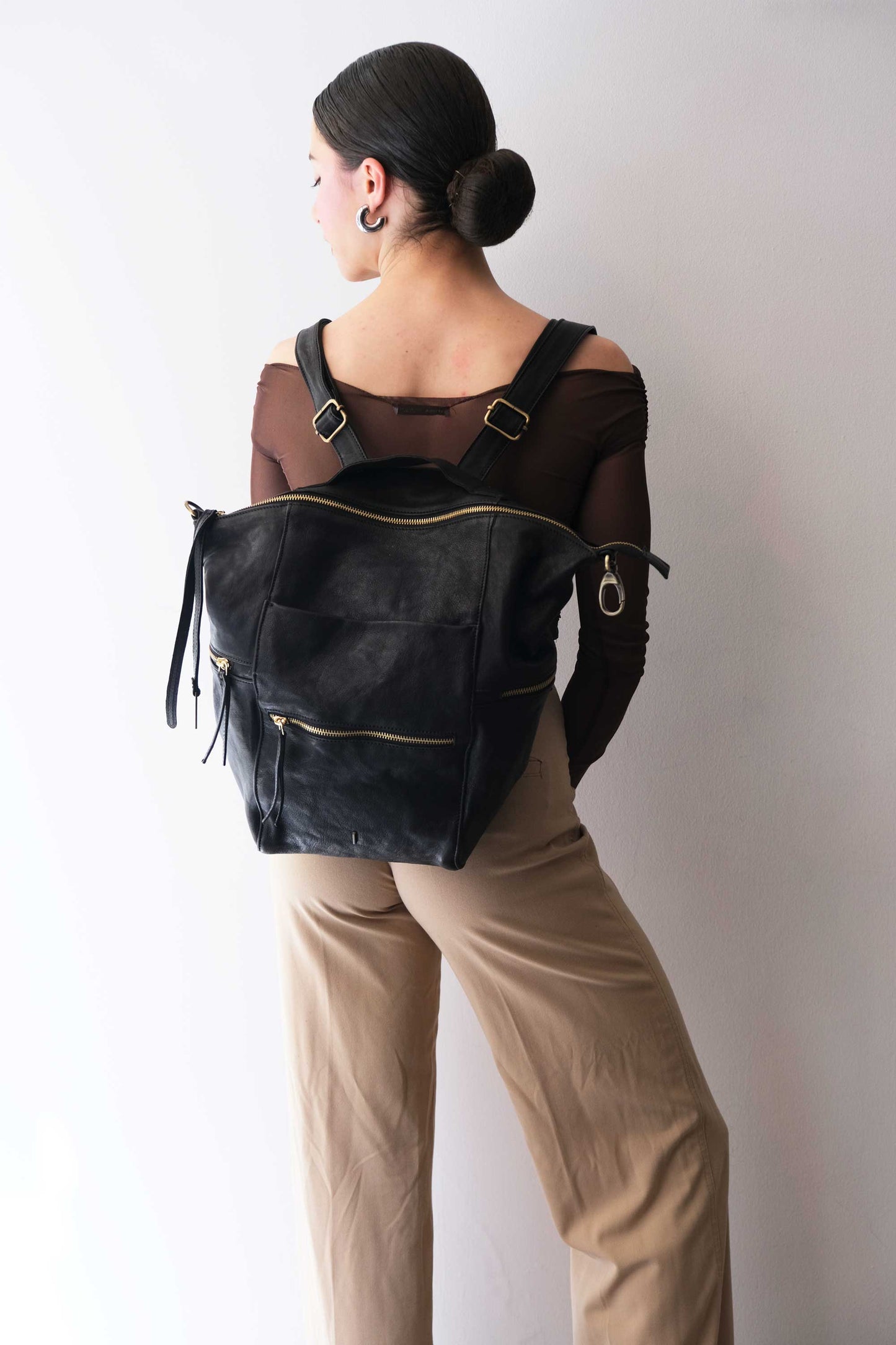 Vicky 2 zaino in nappa nera conciata al vegetale - Made in Italy -