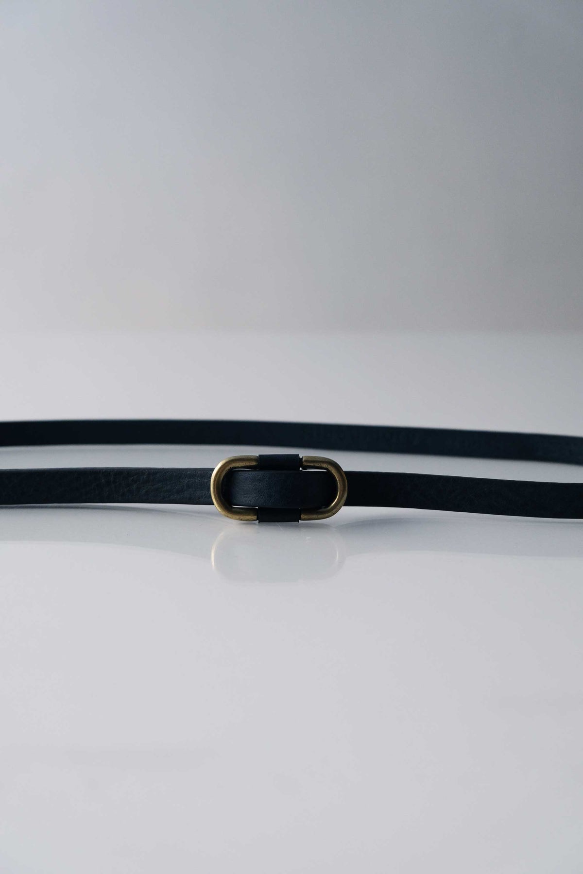 Belt adjustable loop navy vegetable-tanned leather - Made in Italy -