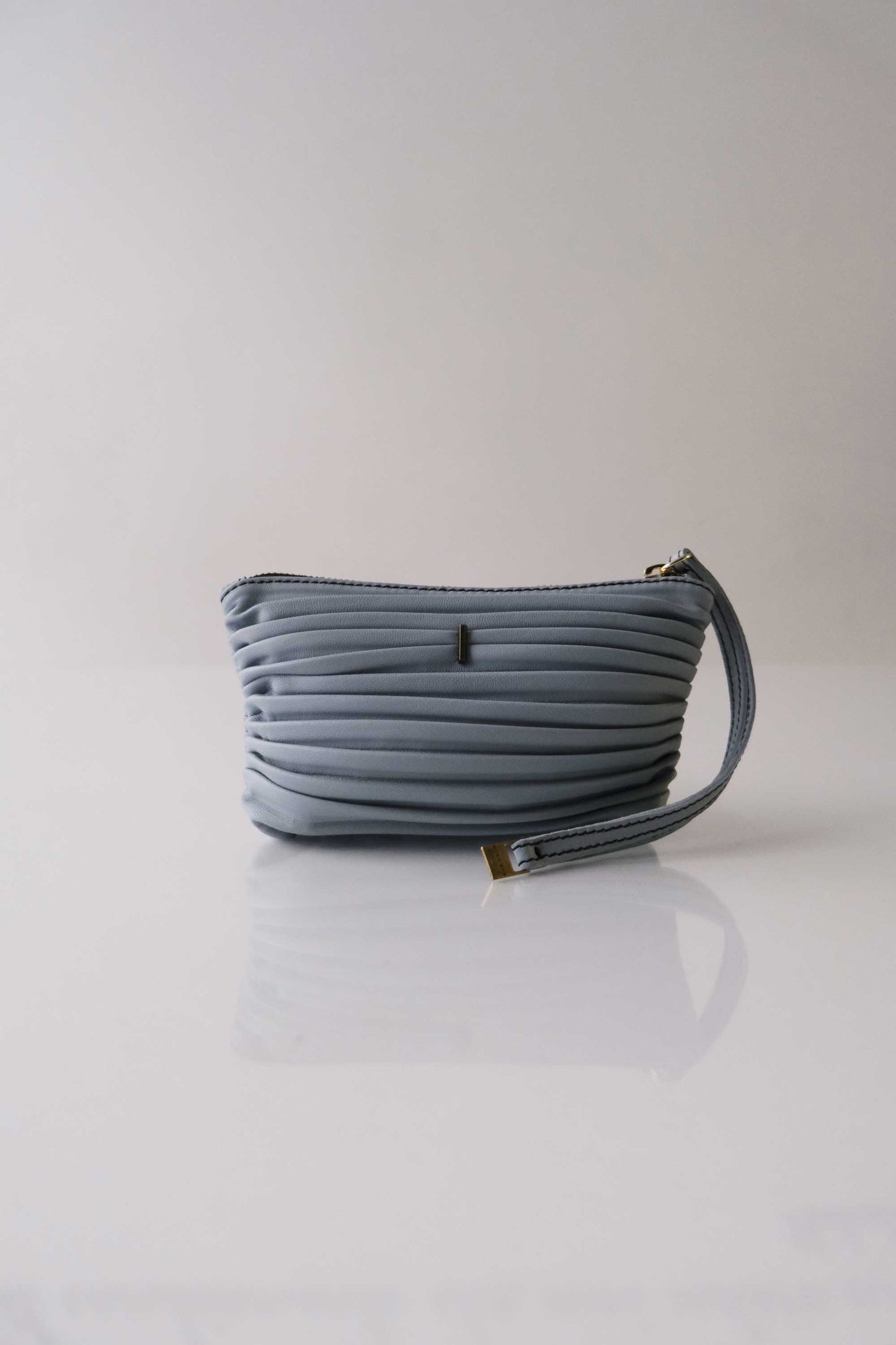 Dream stretch pochette in sky blue pleated leather - Made in Italy -